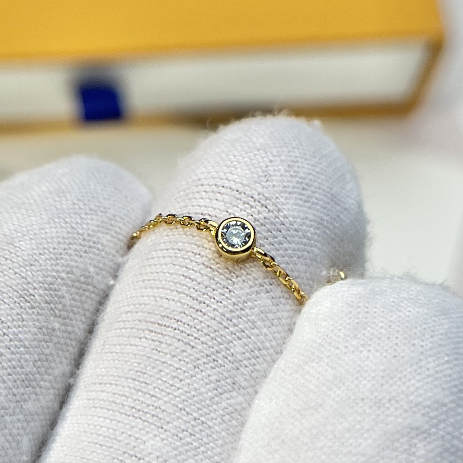 Louis Vuitton single flower diamond necklace