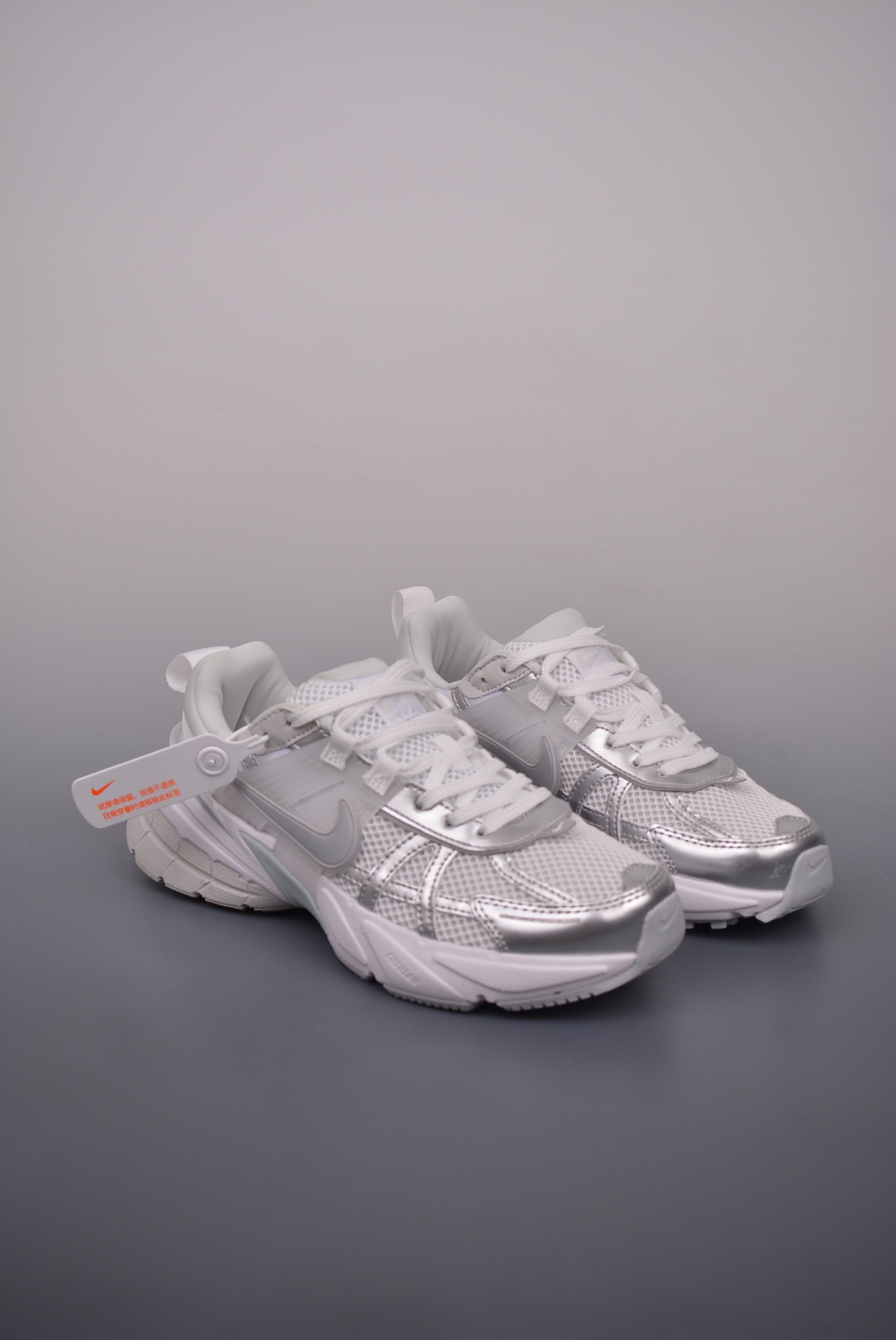 Nike Wmns V2K Runtekk Low Metallic Silver FD0736-104