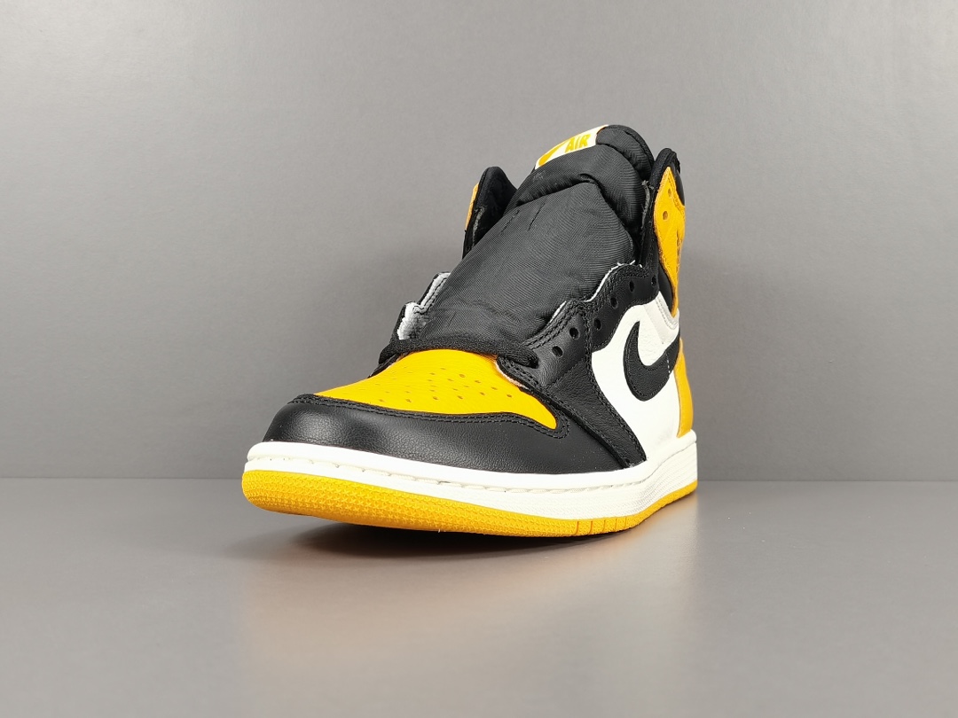 Nike Air Jordan 1 Retro High OGYellow Toe 555088-711