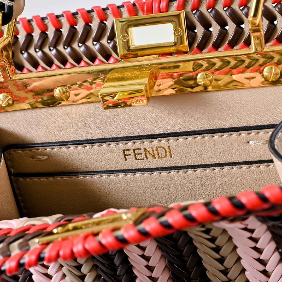 FENDI BAGUETTE Medium Handbag 3373