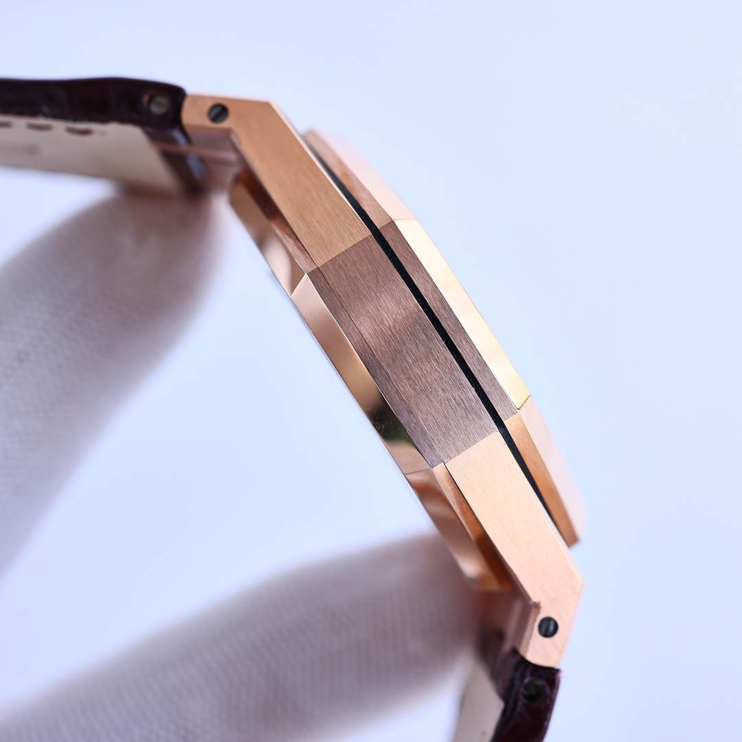 Audemars Piguet Royal Oak Series 15510OR.OO.D002CR.02