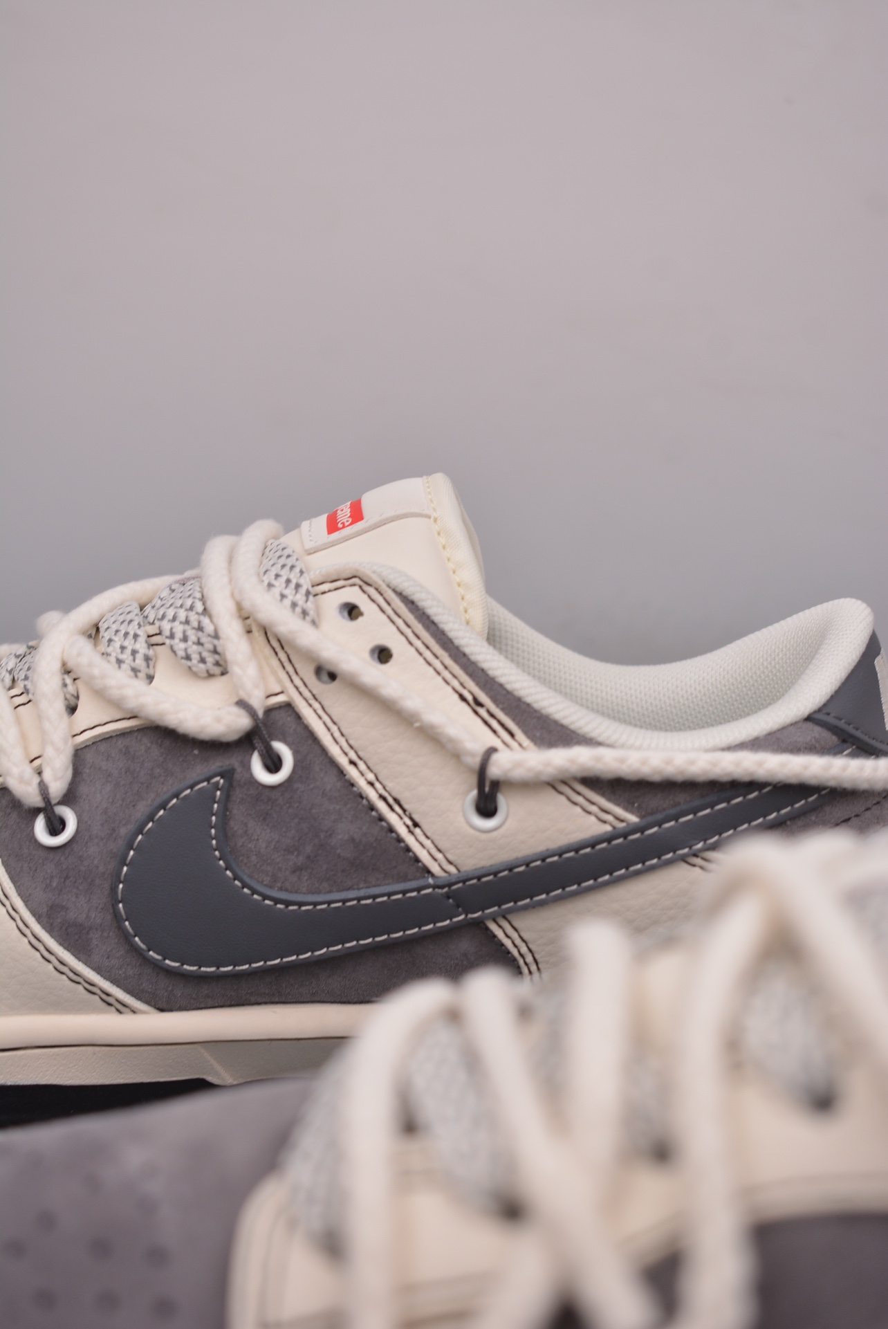 Supreme x Nike By You SB Dunk Low Retro SP Supreme Off-White Dark Grey YX5066-210