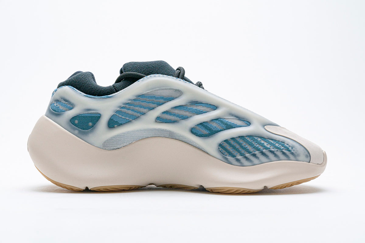 700V3