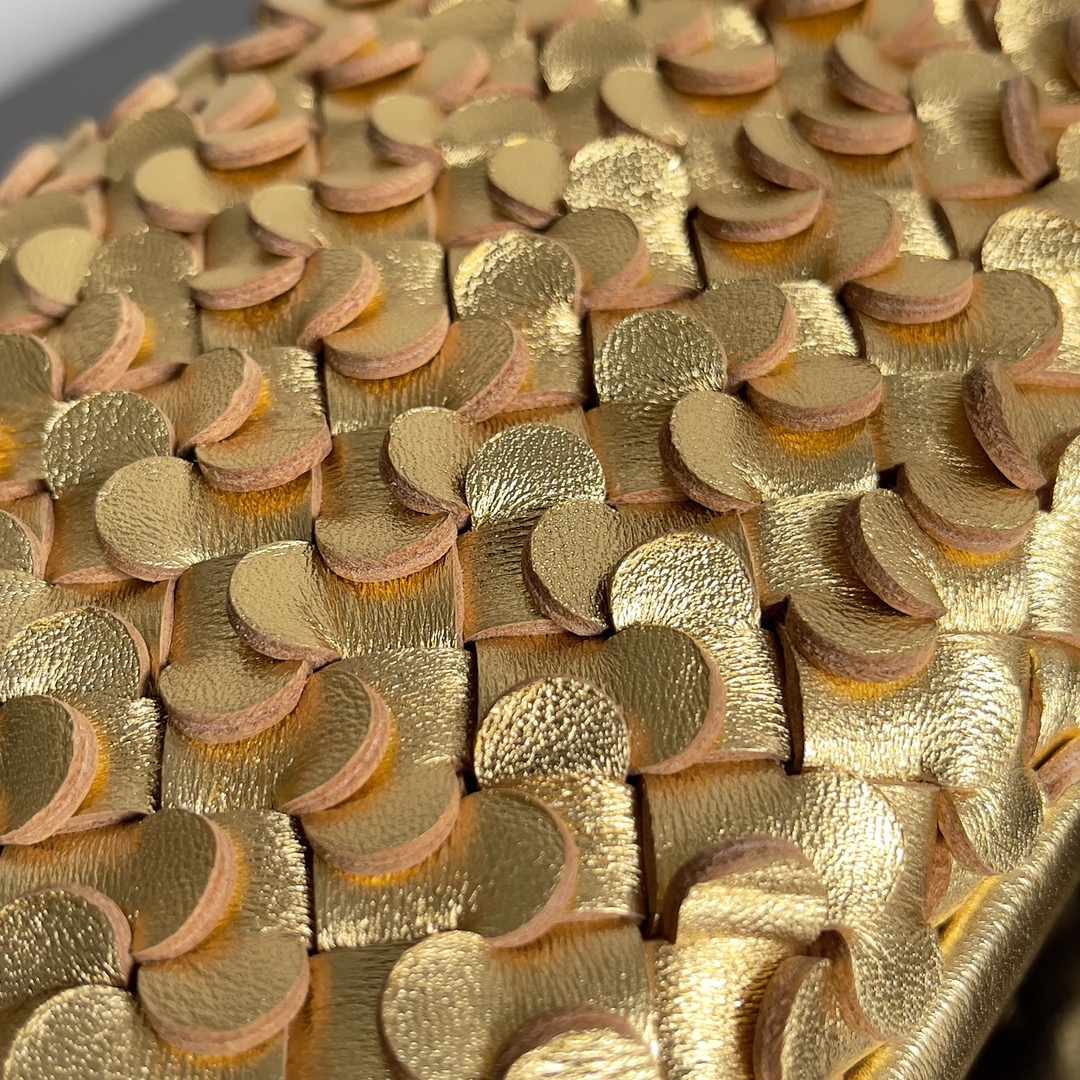 Bottega Veneta 24 Spring Fashion Petal Braided Evening Bag 717622