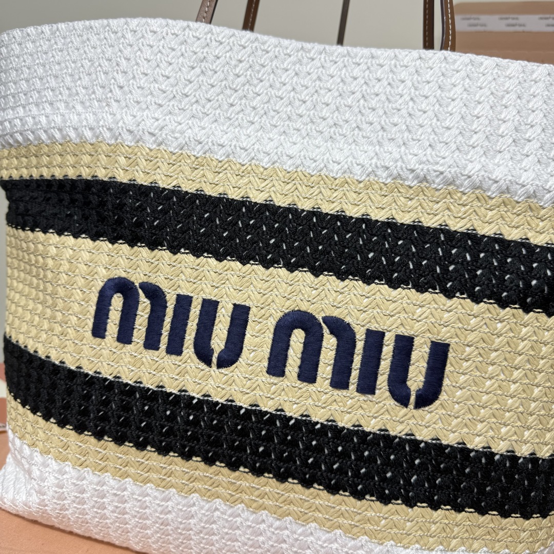Miu Miu embroidered bag 5BG228