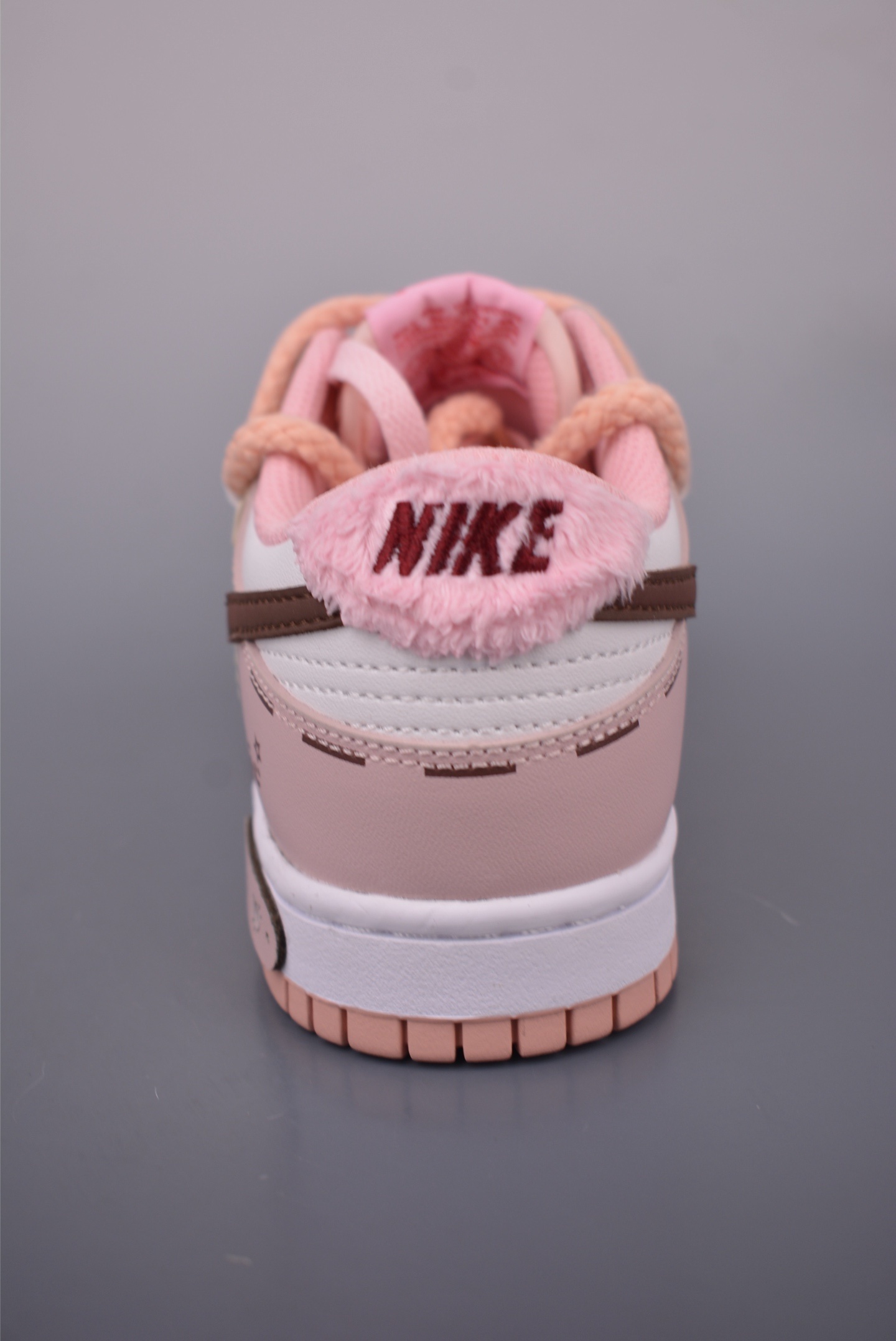 Nike SB Dunk Low Sneakers 
