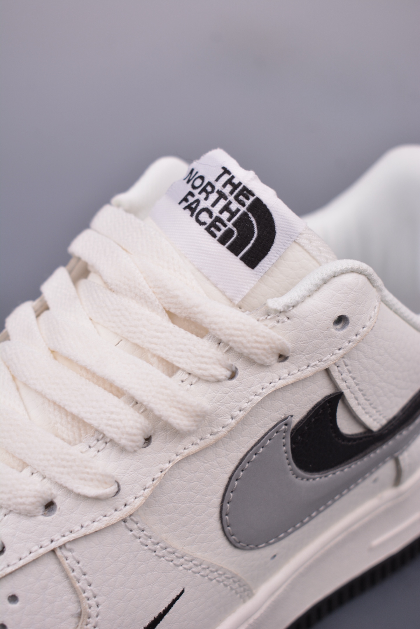 The North Face x Nike Air Force 1'07 Low TNF Sneakers White, Black and Gray Double Hook AM1588-006