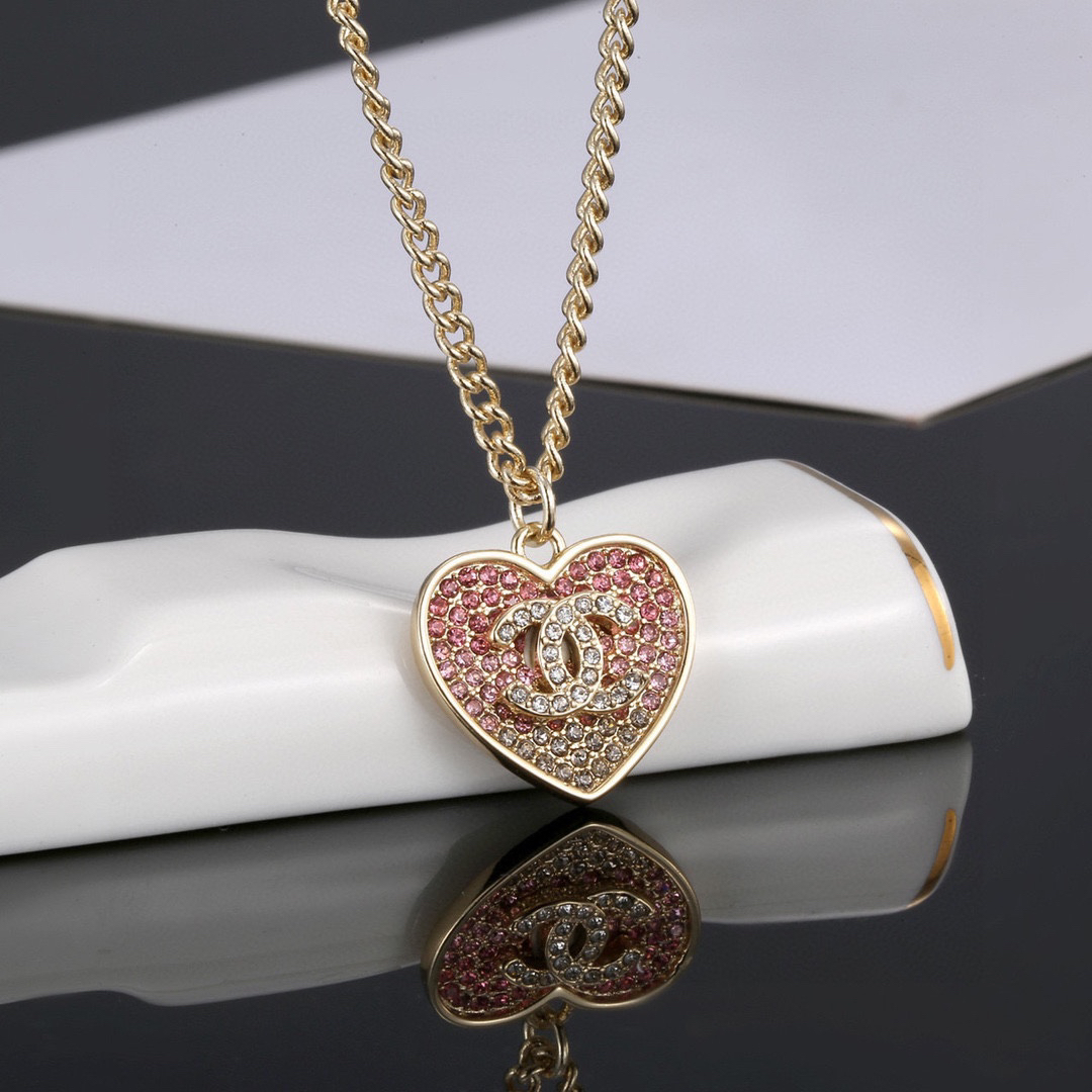 Chanel gradient heart necklace