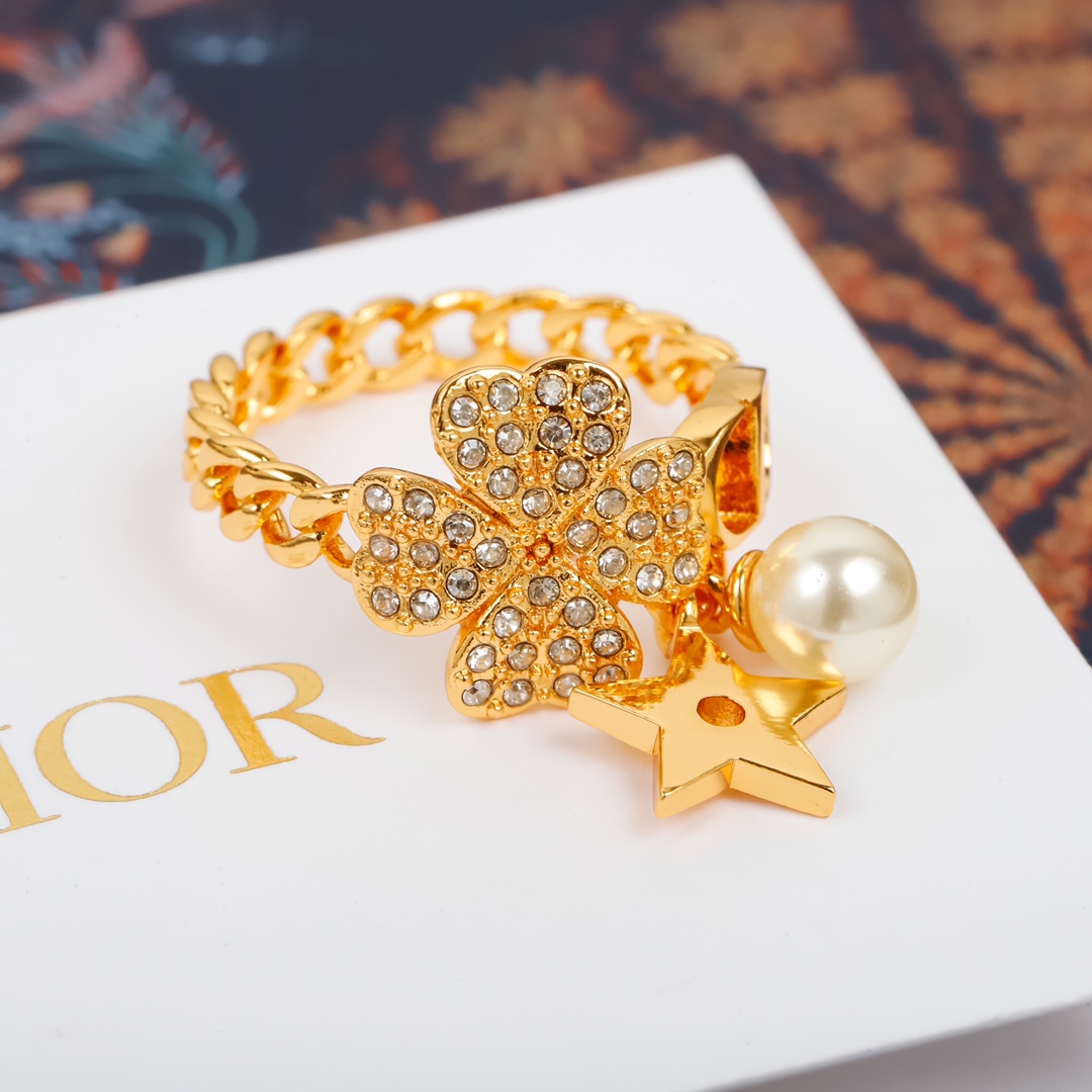 Dior CD four-leaf clover diamond ring