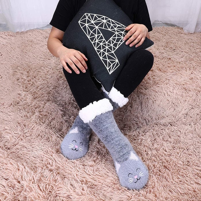🔥Women Fuzzy Cat Socks with Grippers