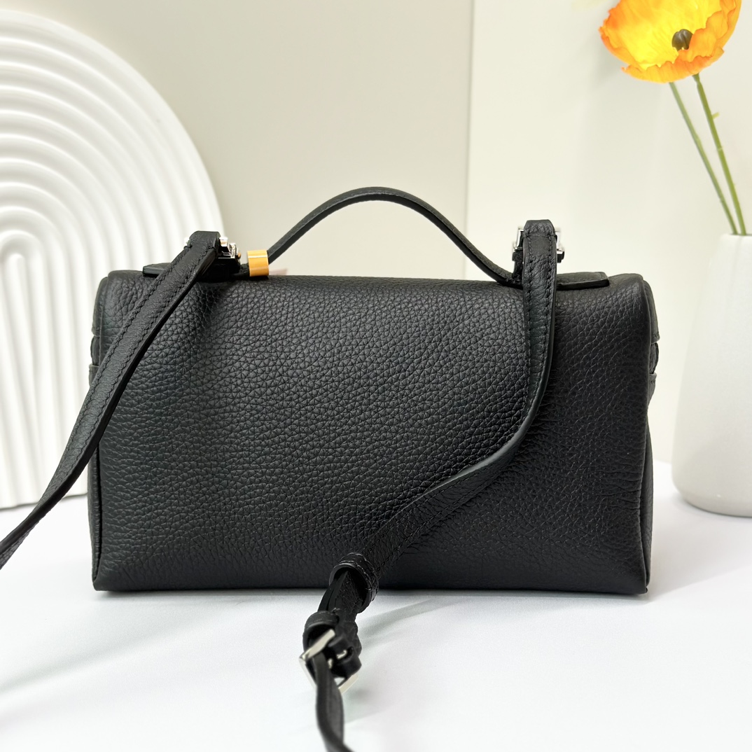 Loro Piana Extra poet L19 Clutch FAI8393