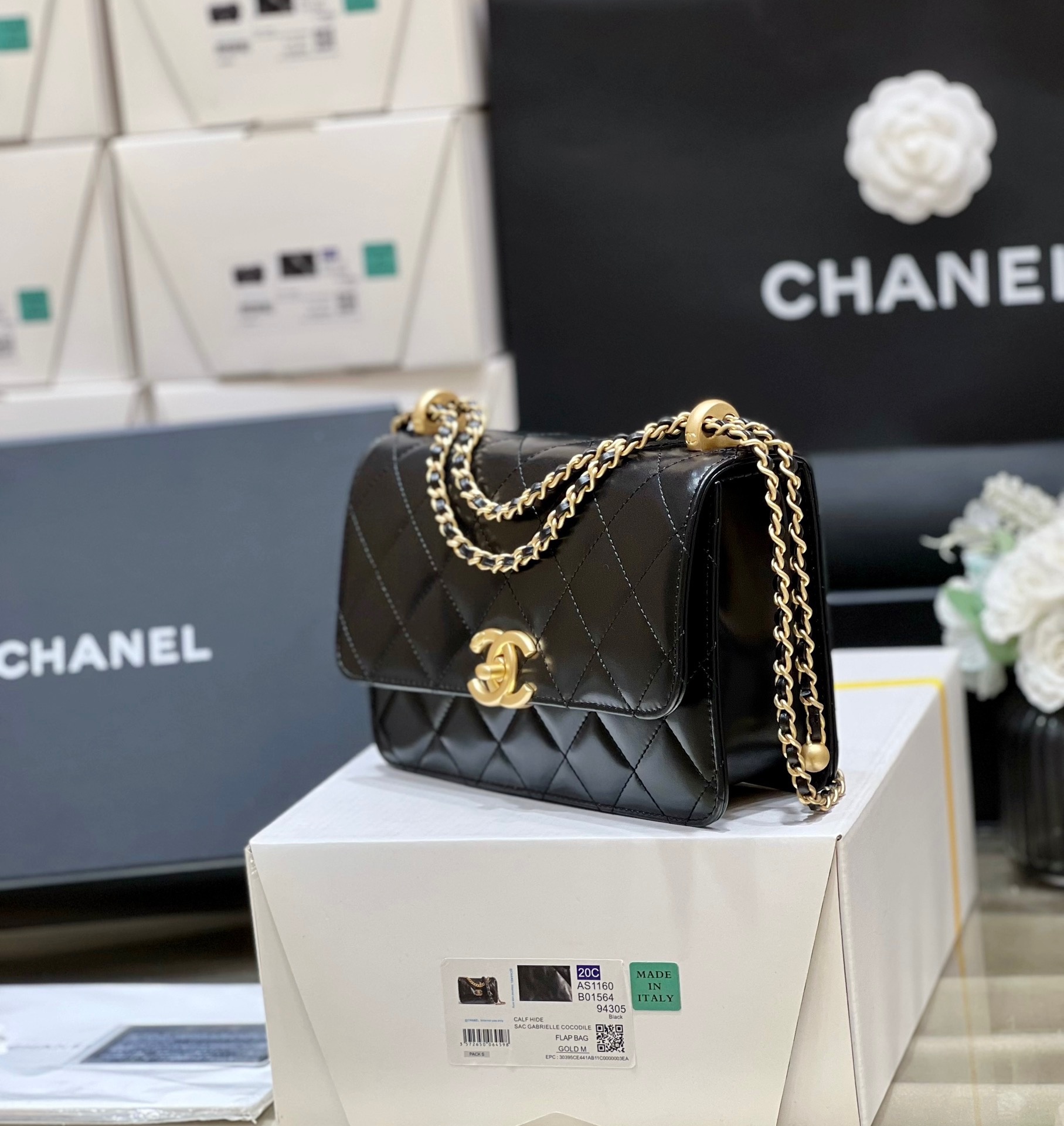 Chanel 2021 Early Fall Haute Couture Collection Double Gold Bead Chain Bag AP2649