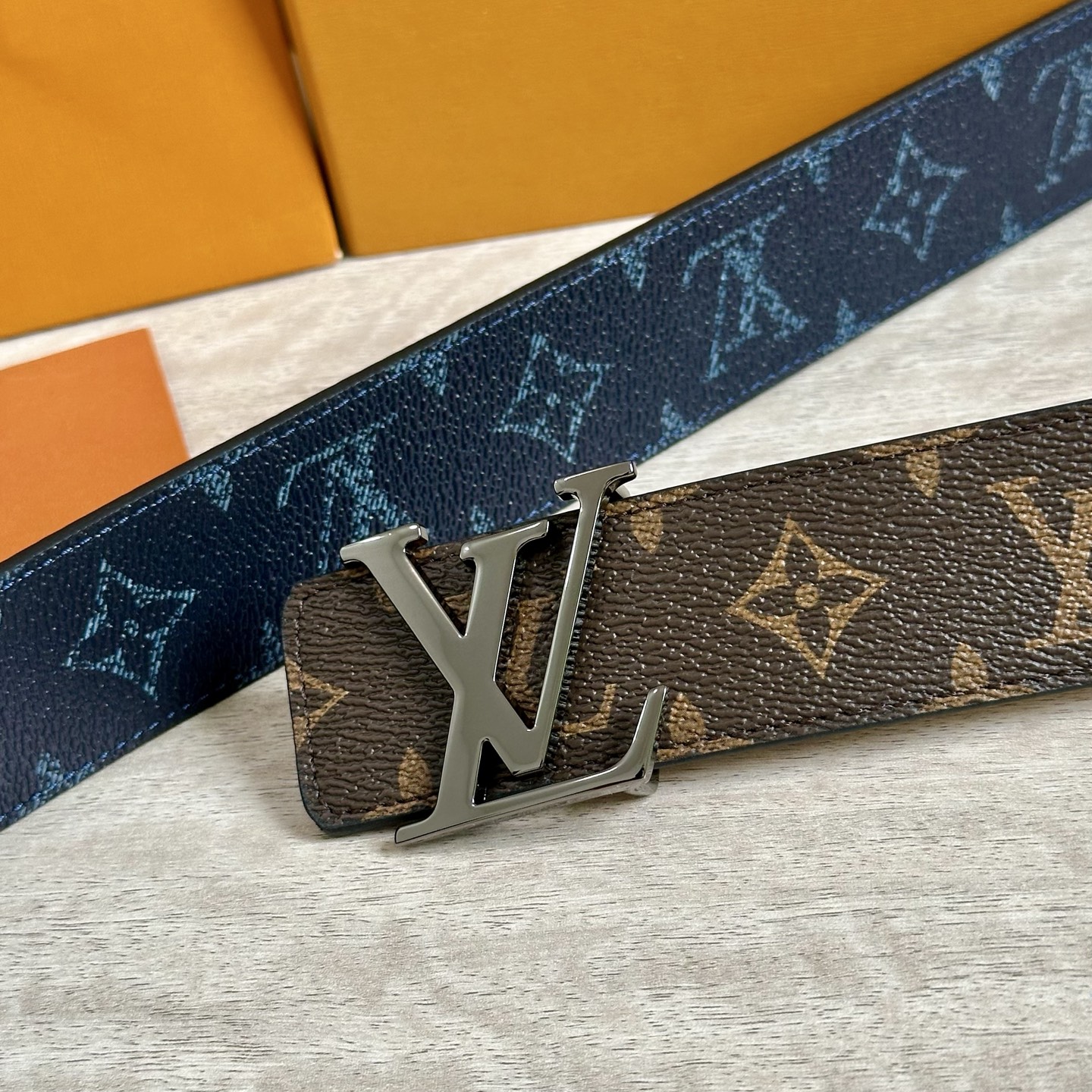 Louis Vuitton Monogram double-sided print belt 4CM wide
