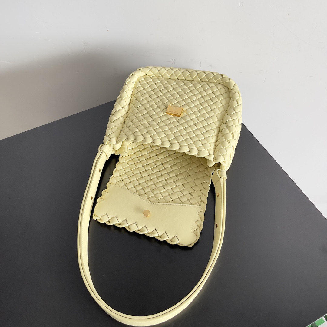 Bottega Veneta mini cobble bag 762711