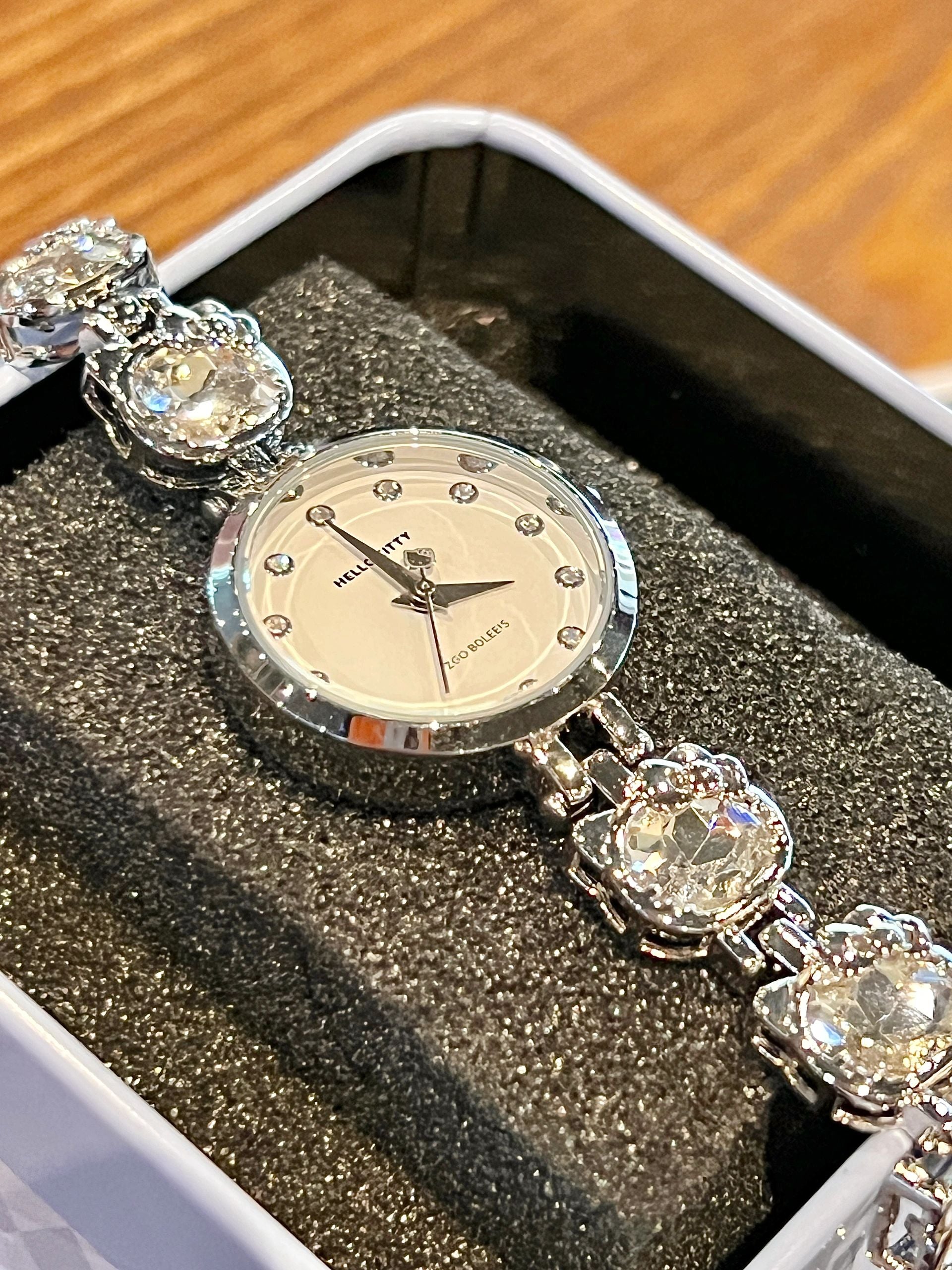 Hellokitty Clastyle Bracelet Watch Rhinestone Women Watch Gift for Her (25mm)