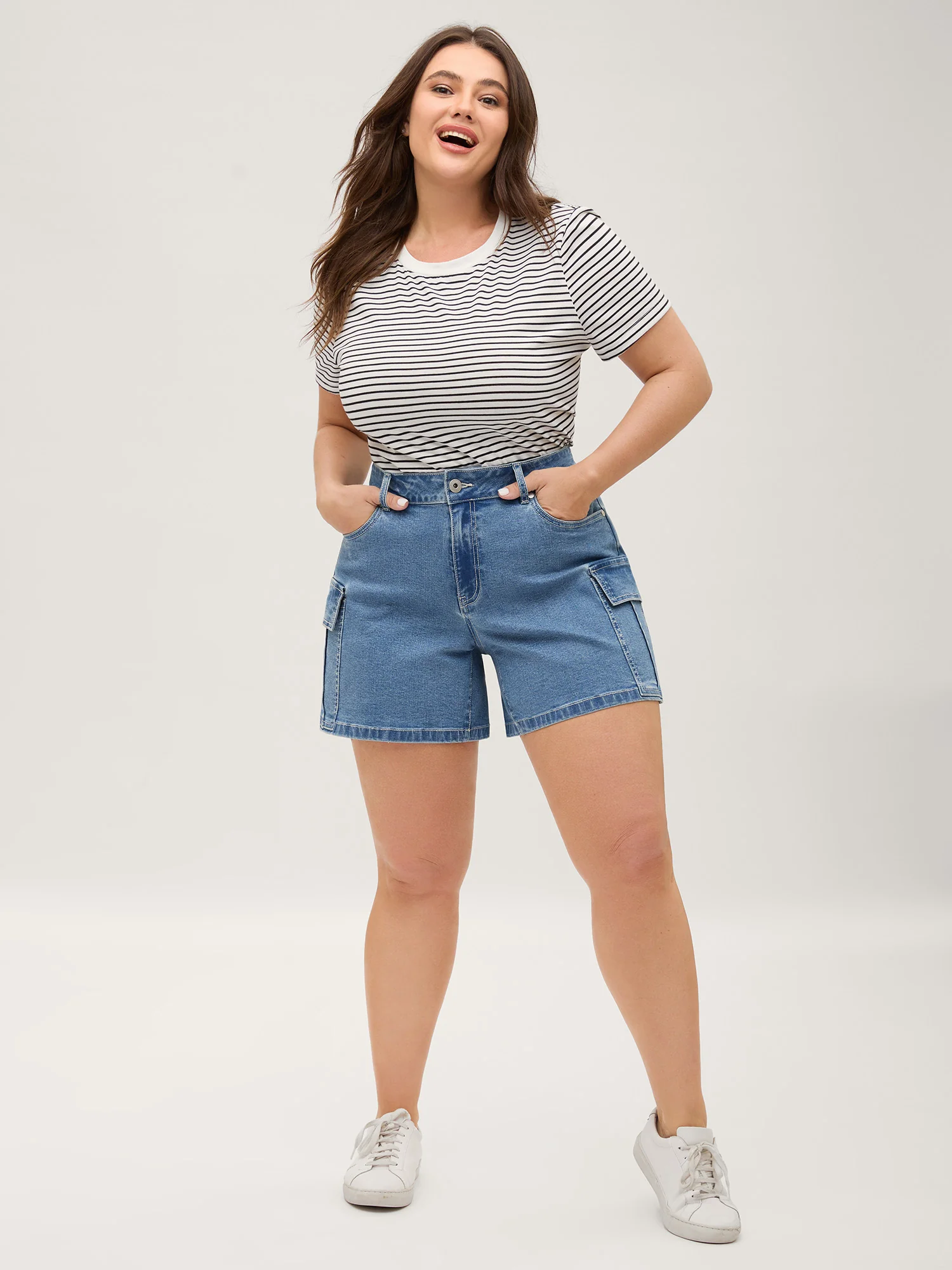 Side Pockets Wide-Leg Denim Shorts