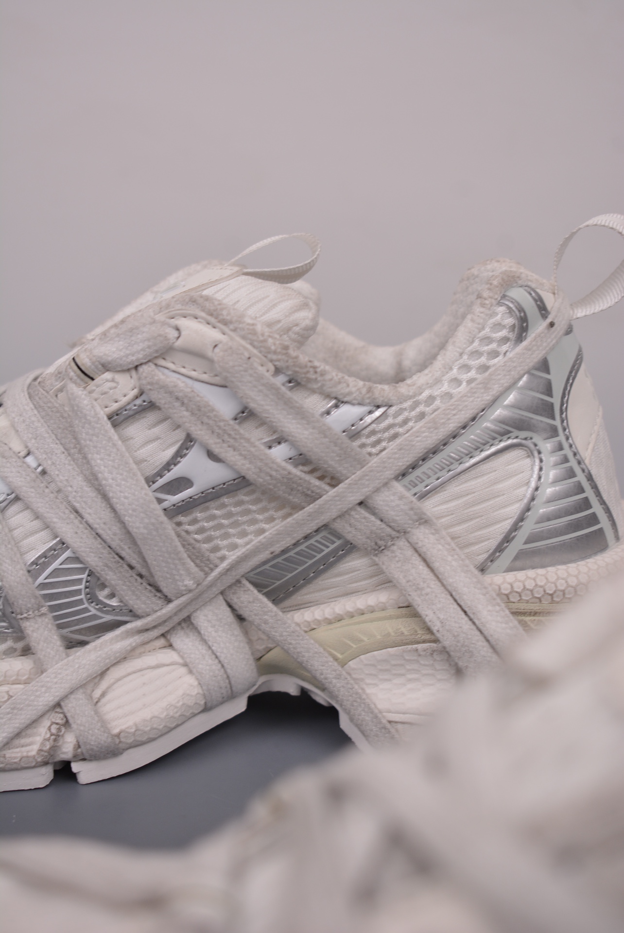 Balenciaga new 3XL lace-up trendy running shoes white distressed