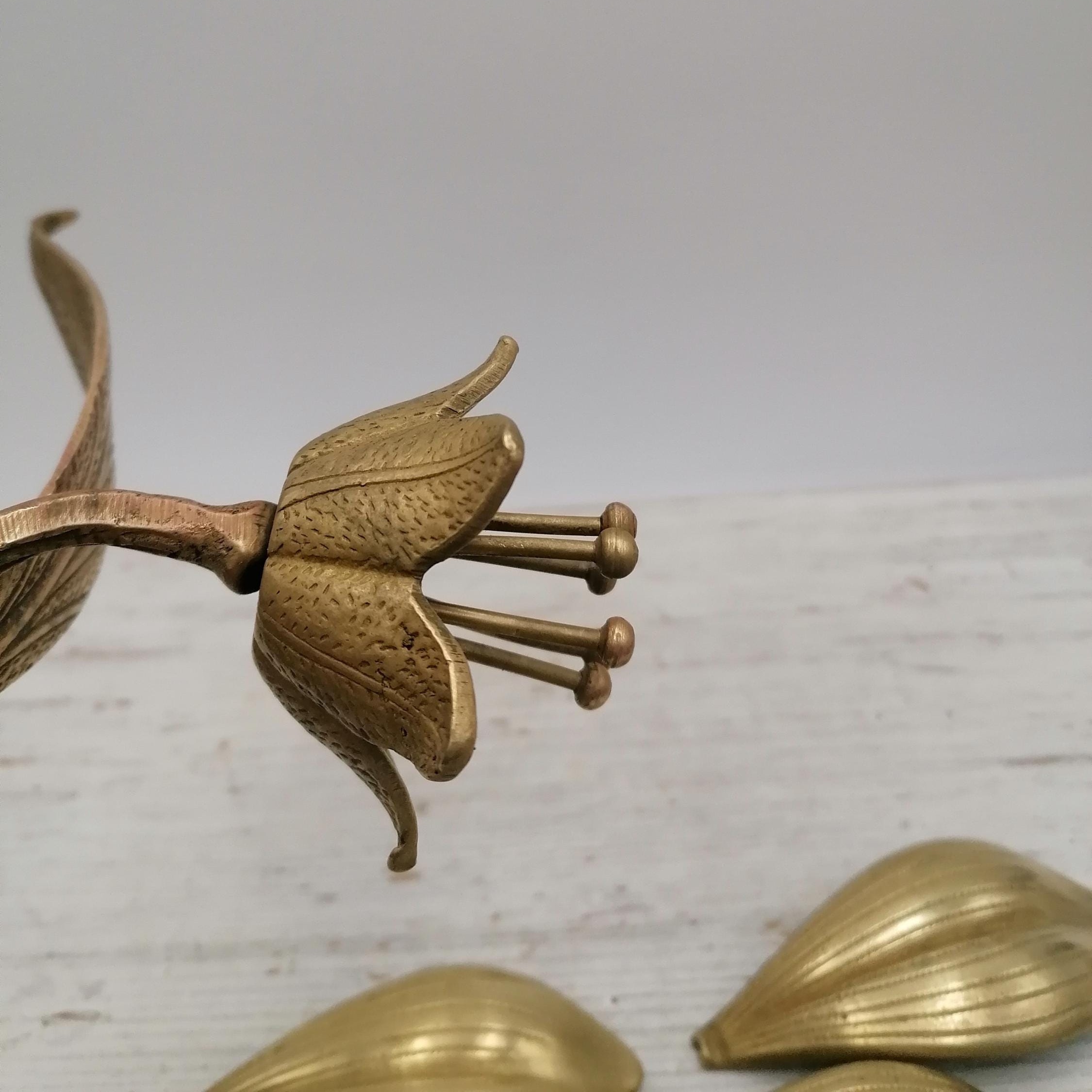 🌟Exclusive Sale ▪ Special Offer Today! 🔥80th Rare Brass Carved Removable Petal Ashtray
