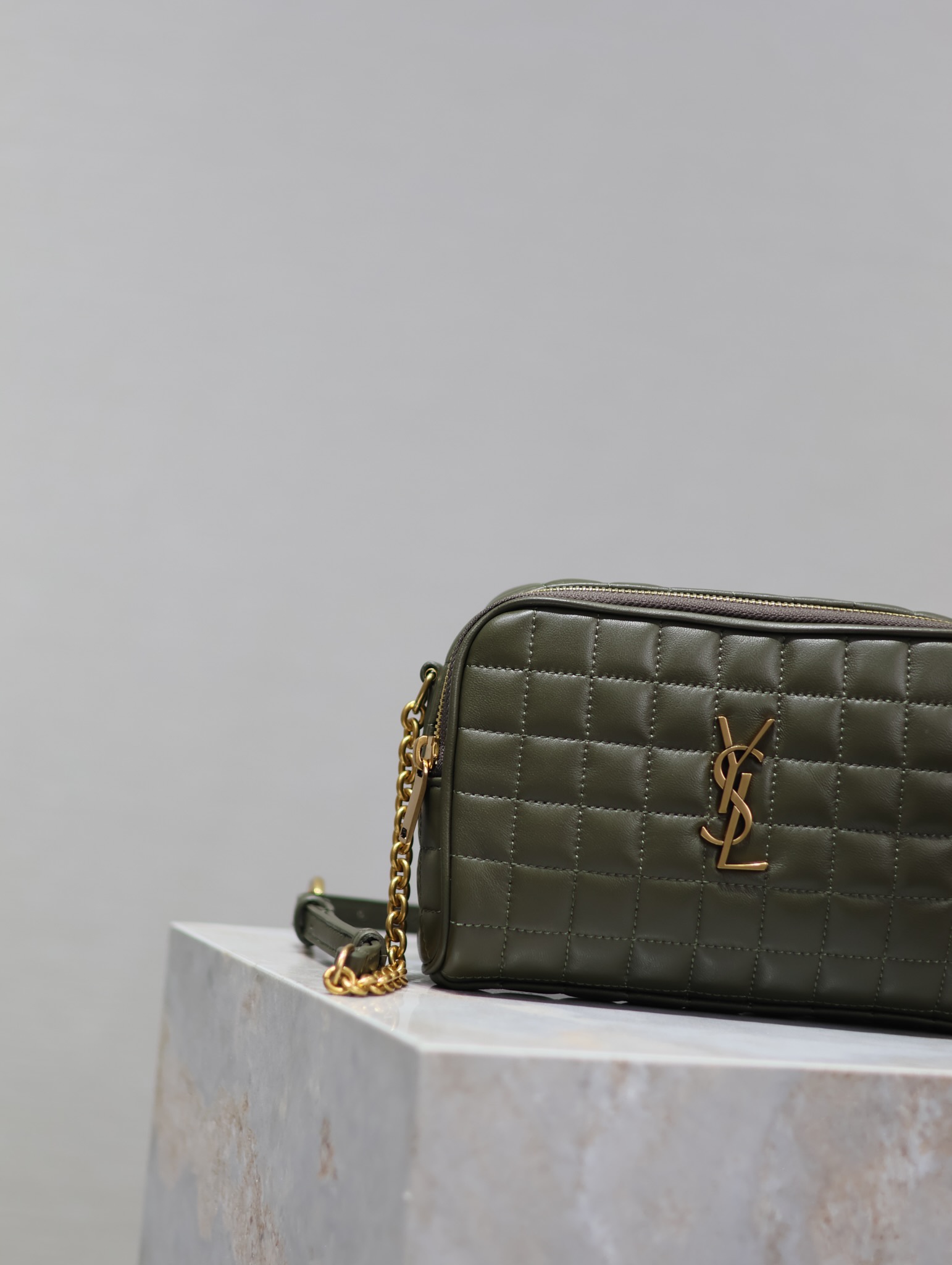 Yves Saint Laurent LE CASSANDRE MATELASSÉ CARRÉ sheepskin camera bag 764809