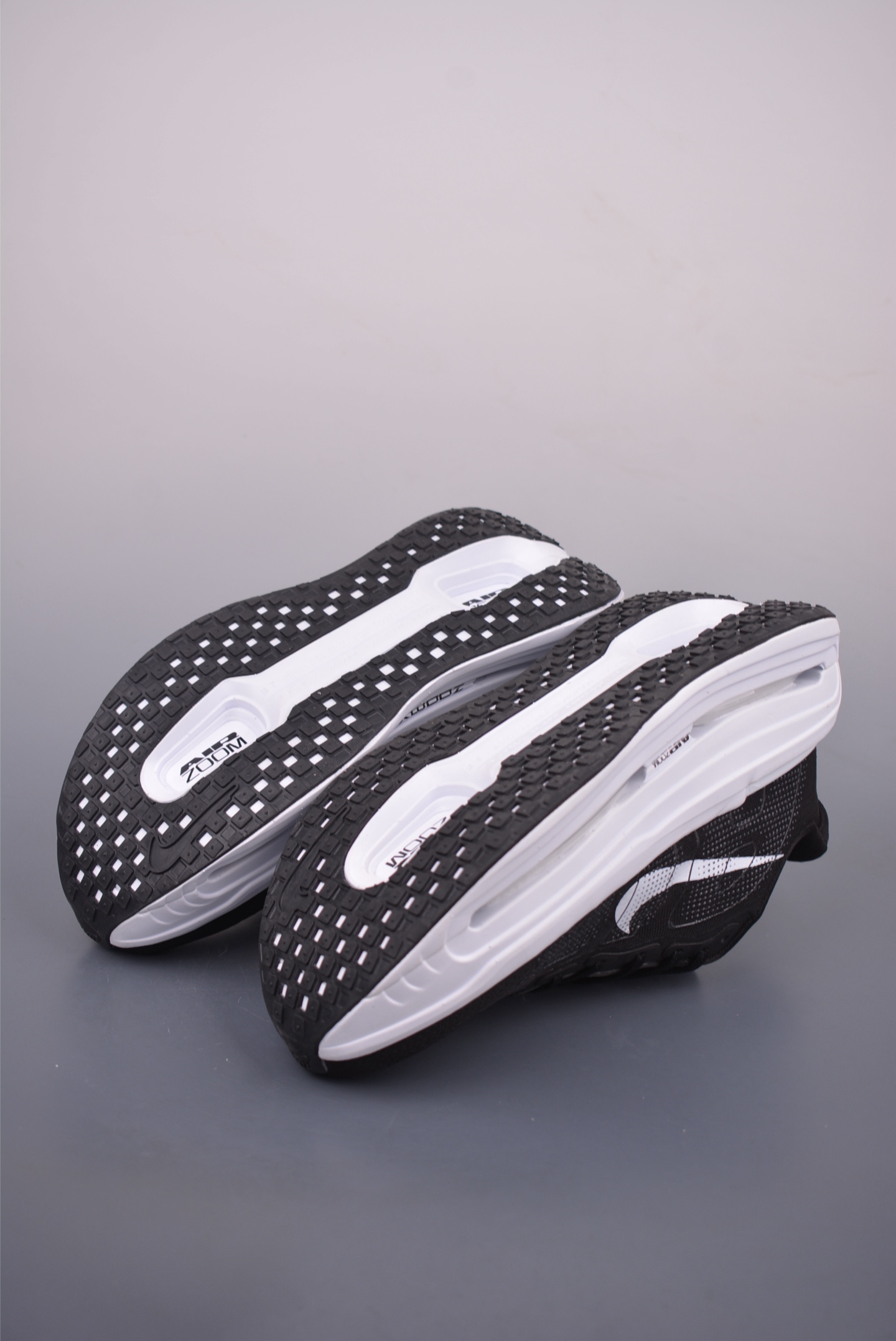 Nike Vomero Premium Air “Black and White” HM5973-400