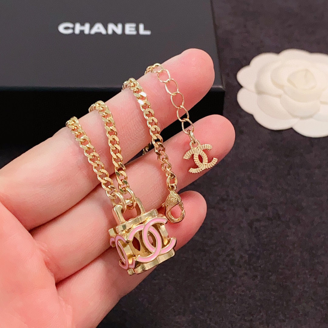 Chanel new square hollow necklace
