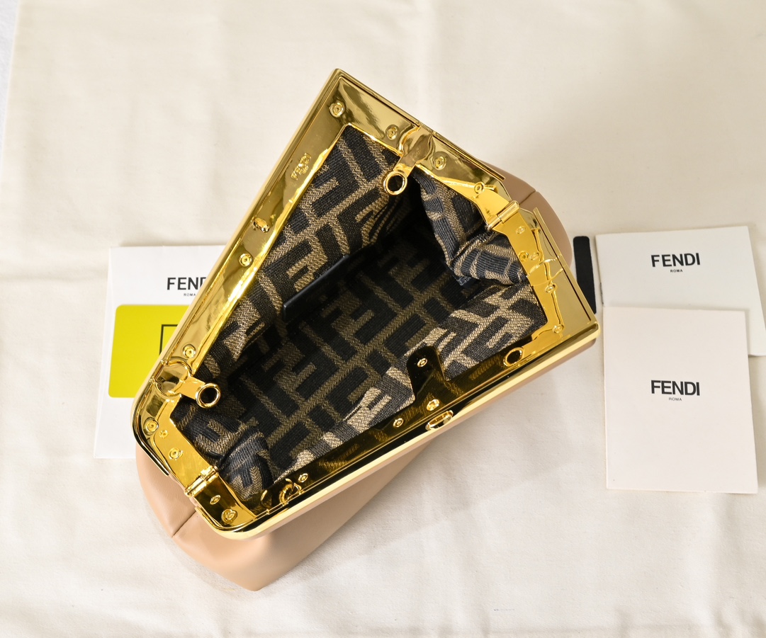 FENDI First Shoulder Bag 80016