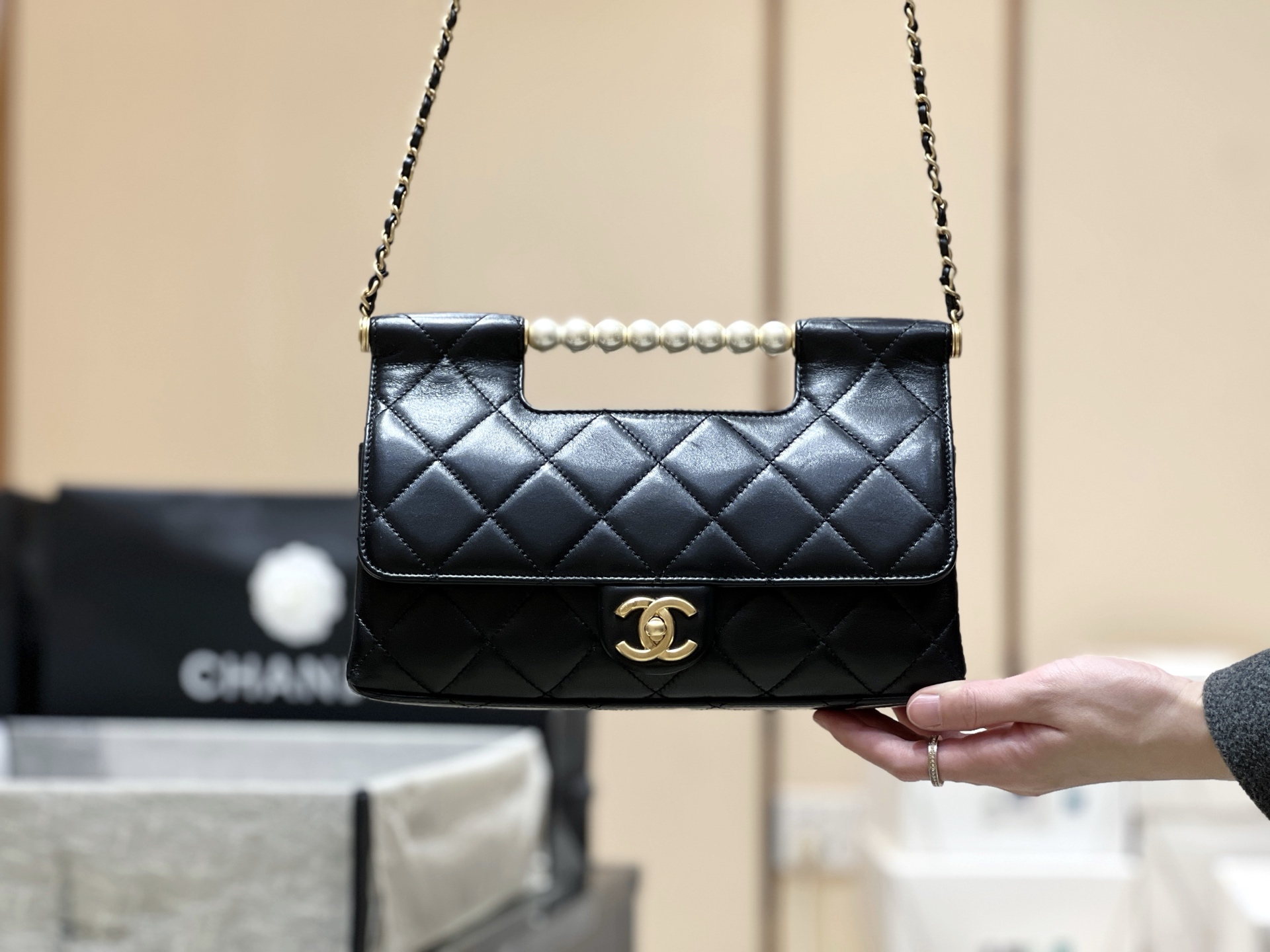 Chanel 25P Spring/Summer Preview Series Pearl Handle Bag AS5390 00138