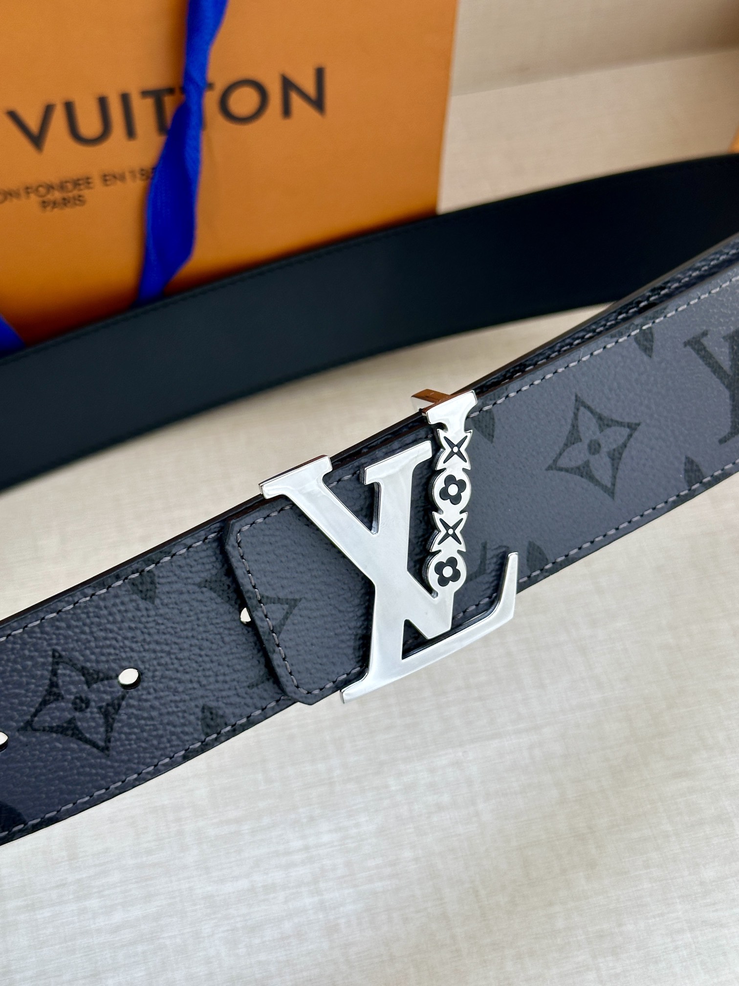 Louis Vuitton Monogram Print Men's Belt, 4CM Width