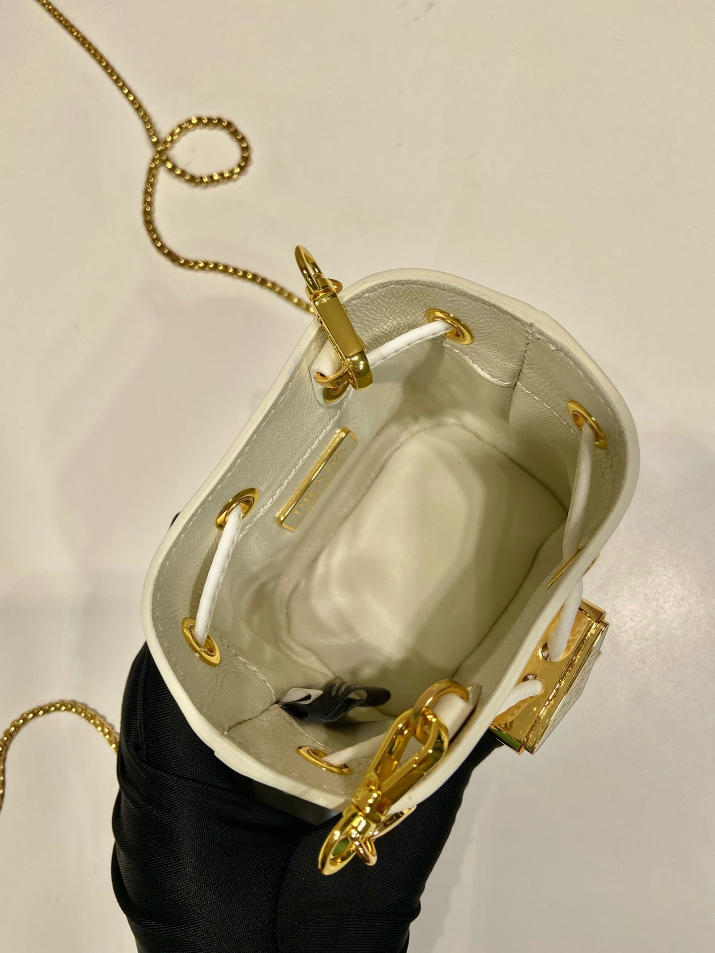 Prada patent leather small bucket 1NR016