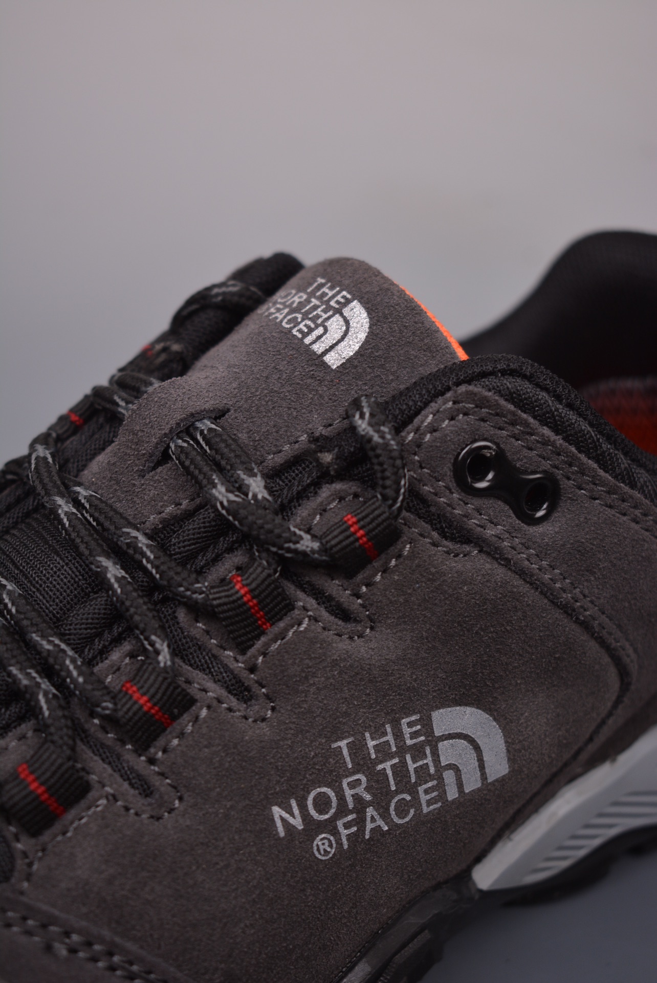 The North Face Cedar Mesa Low Hiking Shoes Dark Grey Black Silver ACNW6T7 869B