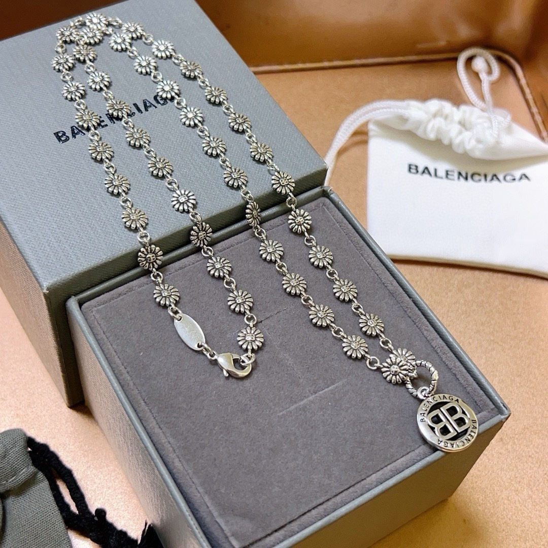 Balenciaga BB Chrysanthemum Vintage Necklace