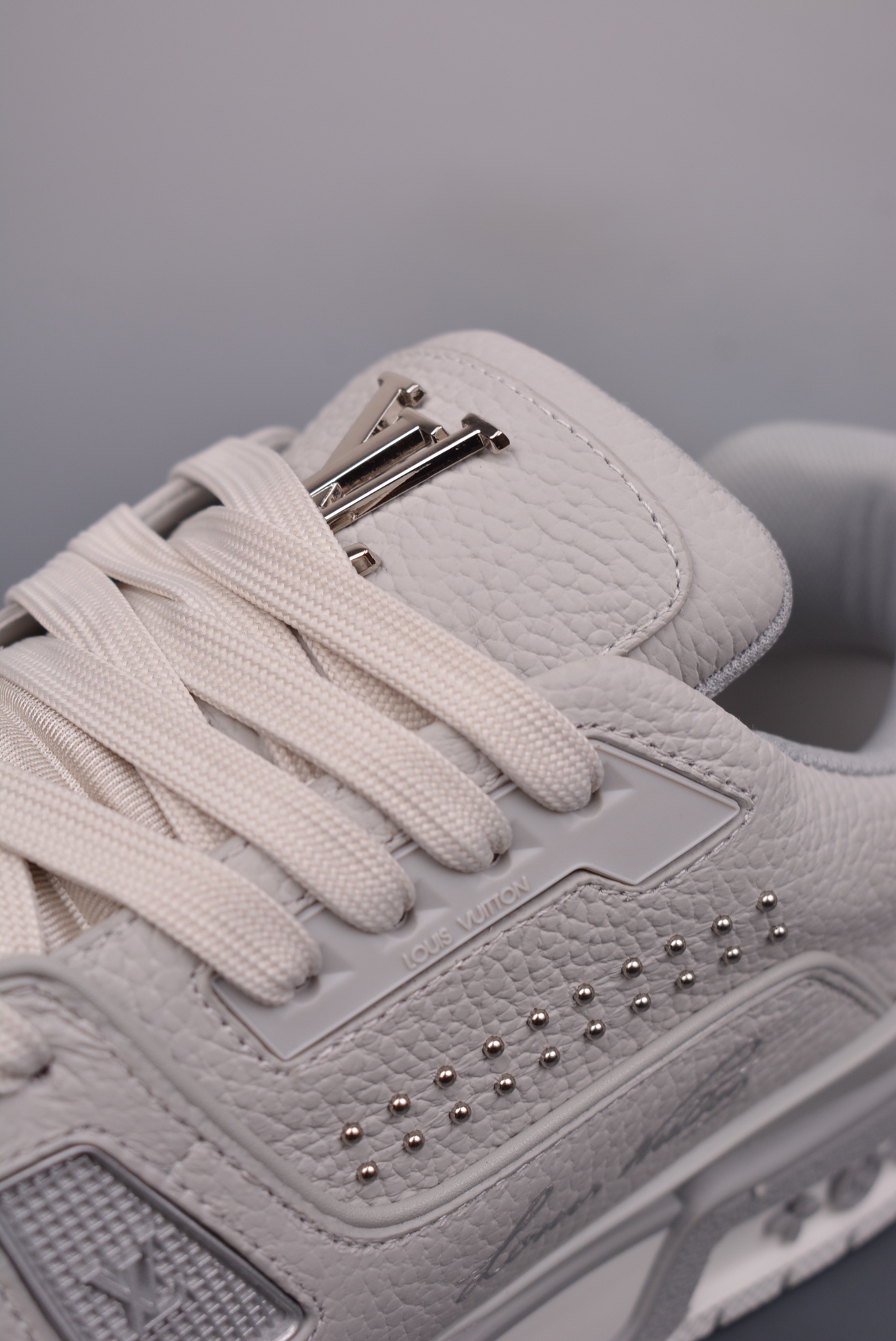 2021s Louis Vuitton Trainer Limited Edition Rivet Gray