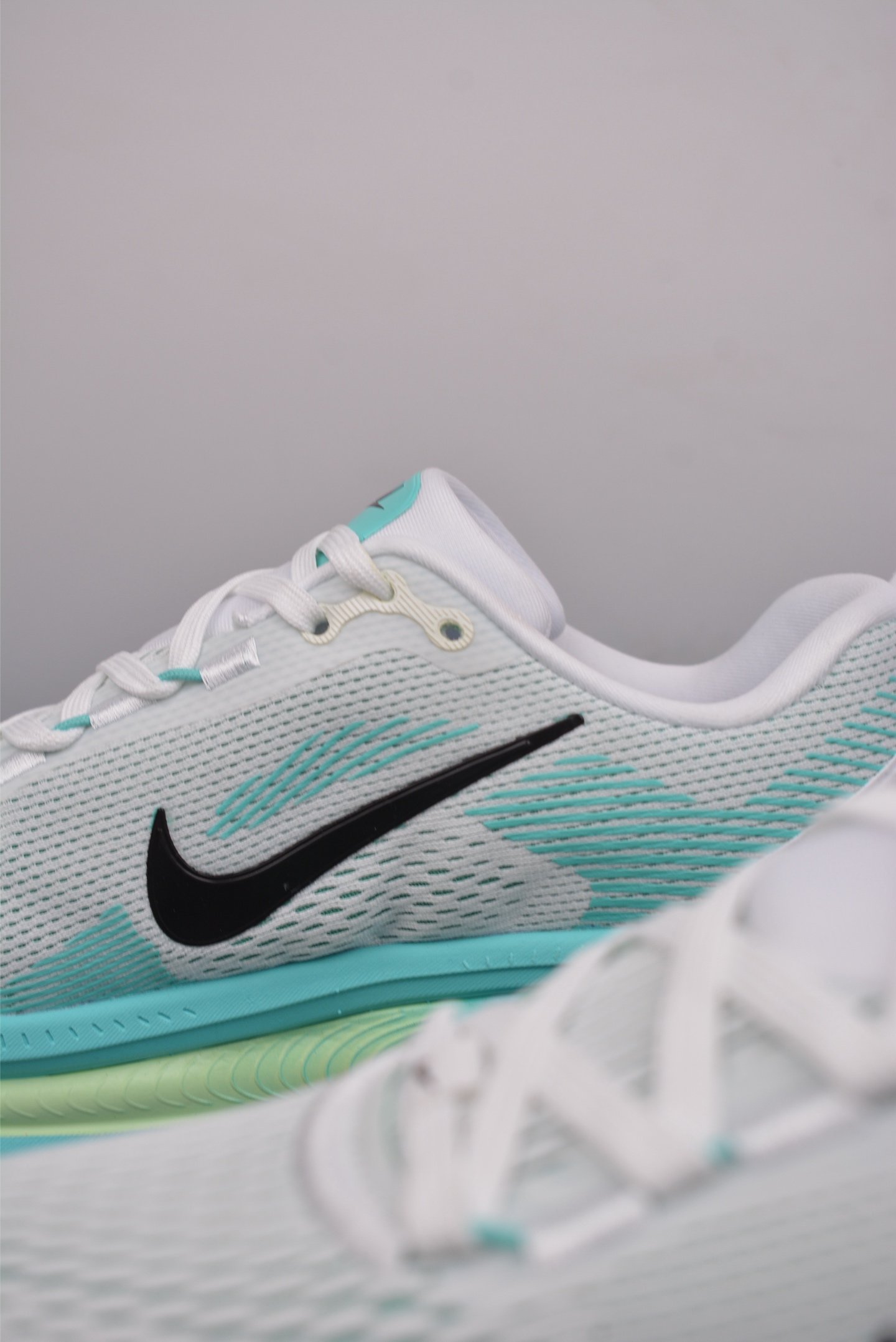 Nike Vomero 18 ZoomX White Green HM6803-103