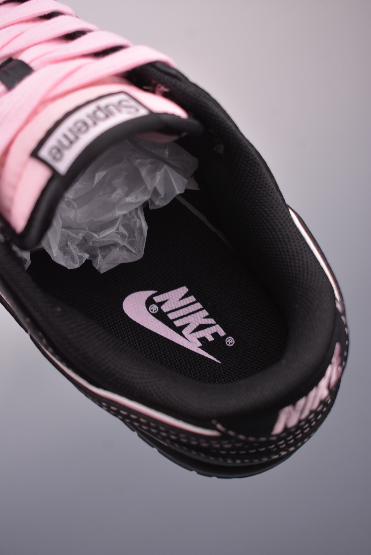 Supreme x Nike SB Dunk Low 