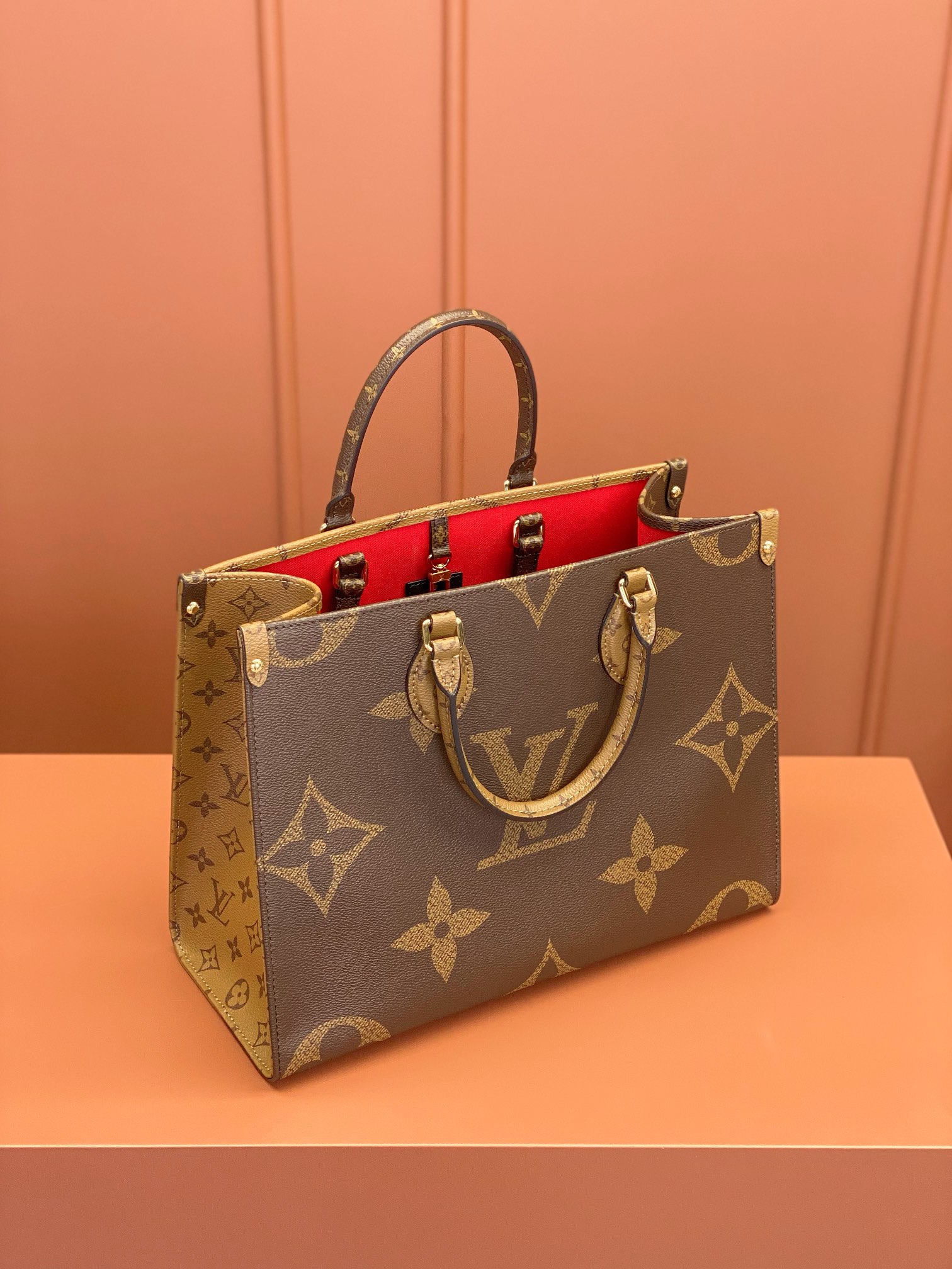 Louis Vuitton ONTHEGO Medium Handbag M45039