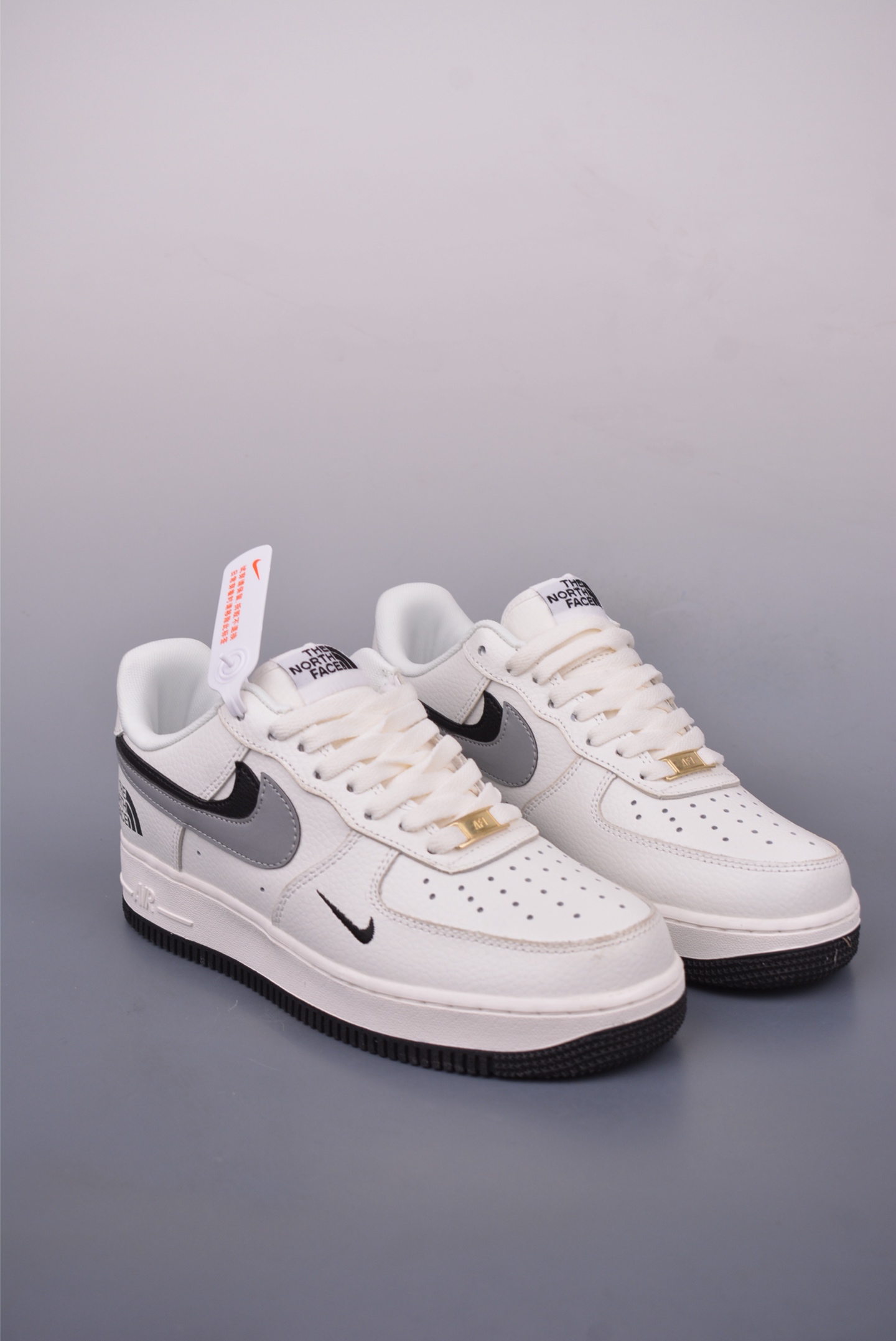 The North Face x Nike Air Force 1'07 Low TNF Sneakers White, Black and Gray Double Hook AM1588-006
