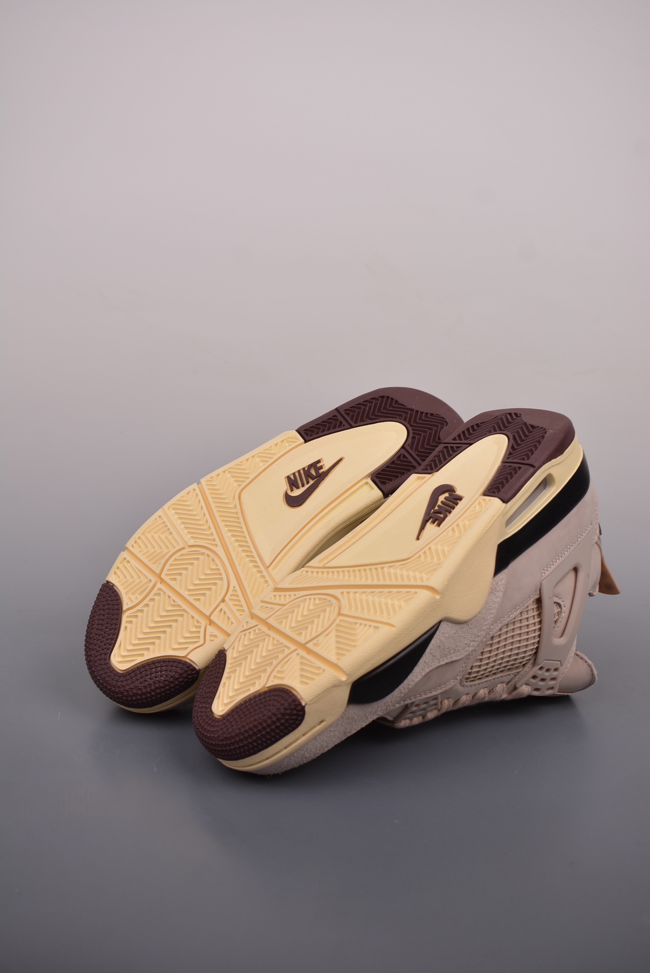 A Ma Maniére x Nike Air Jordan 4 Retro SP Fossil Stone FZ4610-200