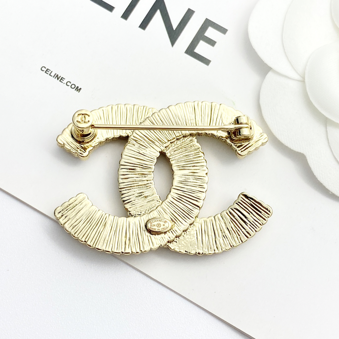 CHAN 24 rhinestone ripple double c brooch