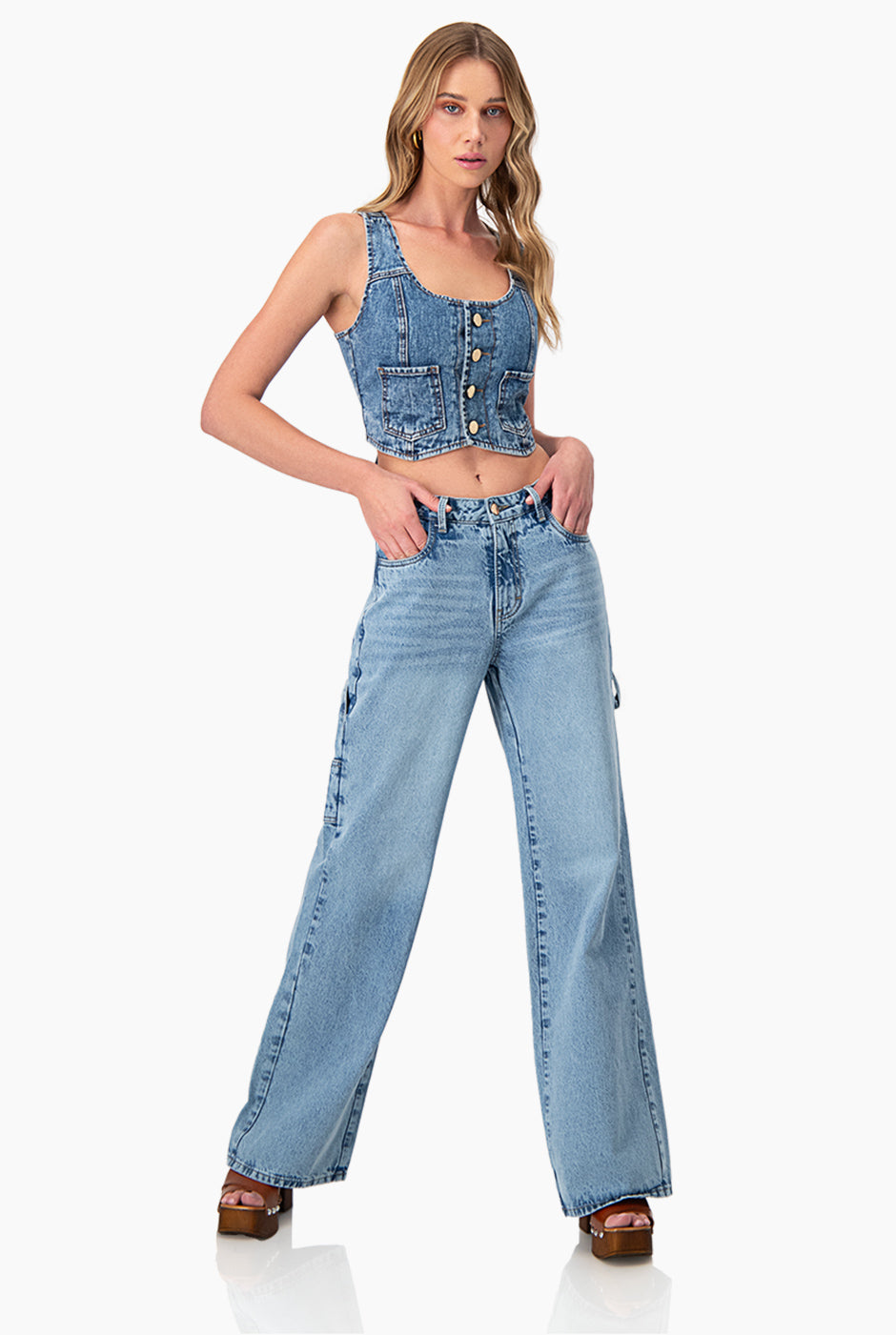 Jeans amplio con detalle de cinta en costados