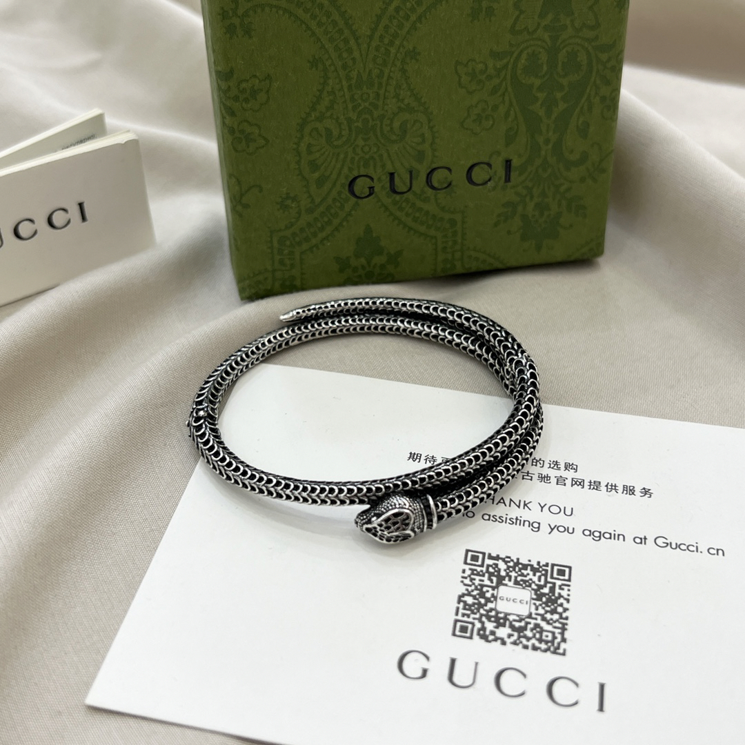 Gucci snake shape vintage bracelet