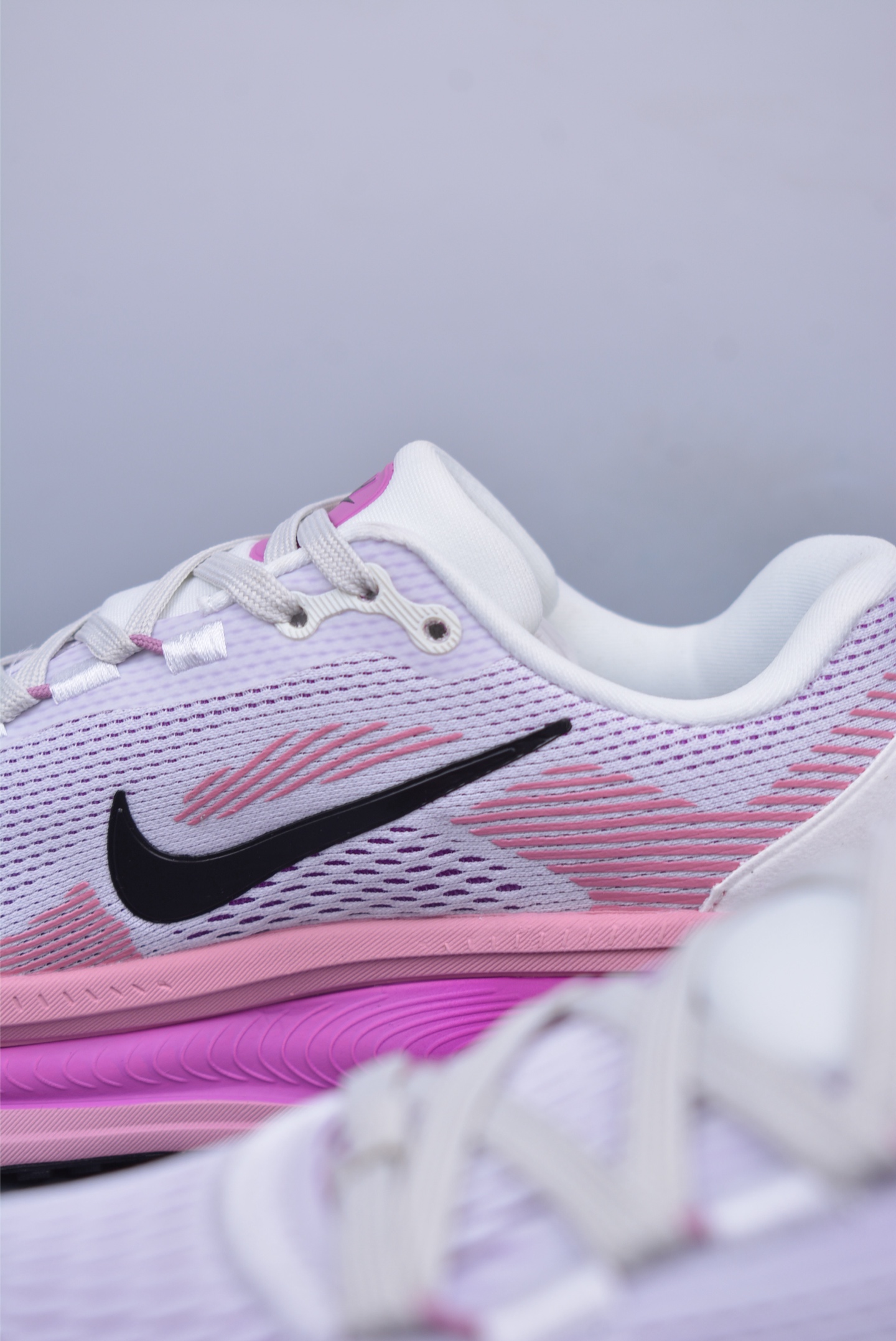 Nike Vomero 18 ZoomX running shoes White Purple Black Hook HM6803-105