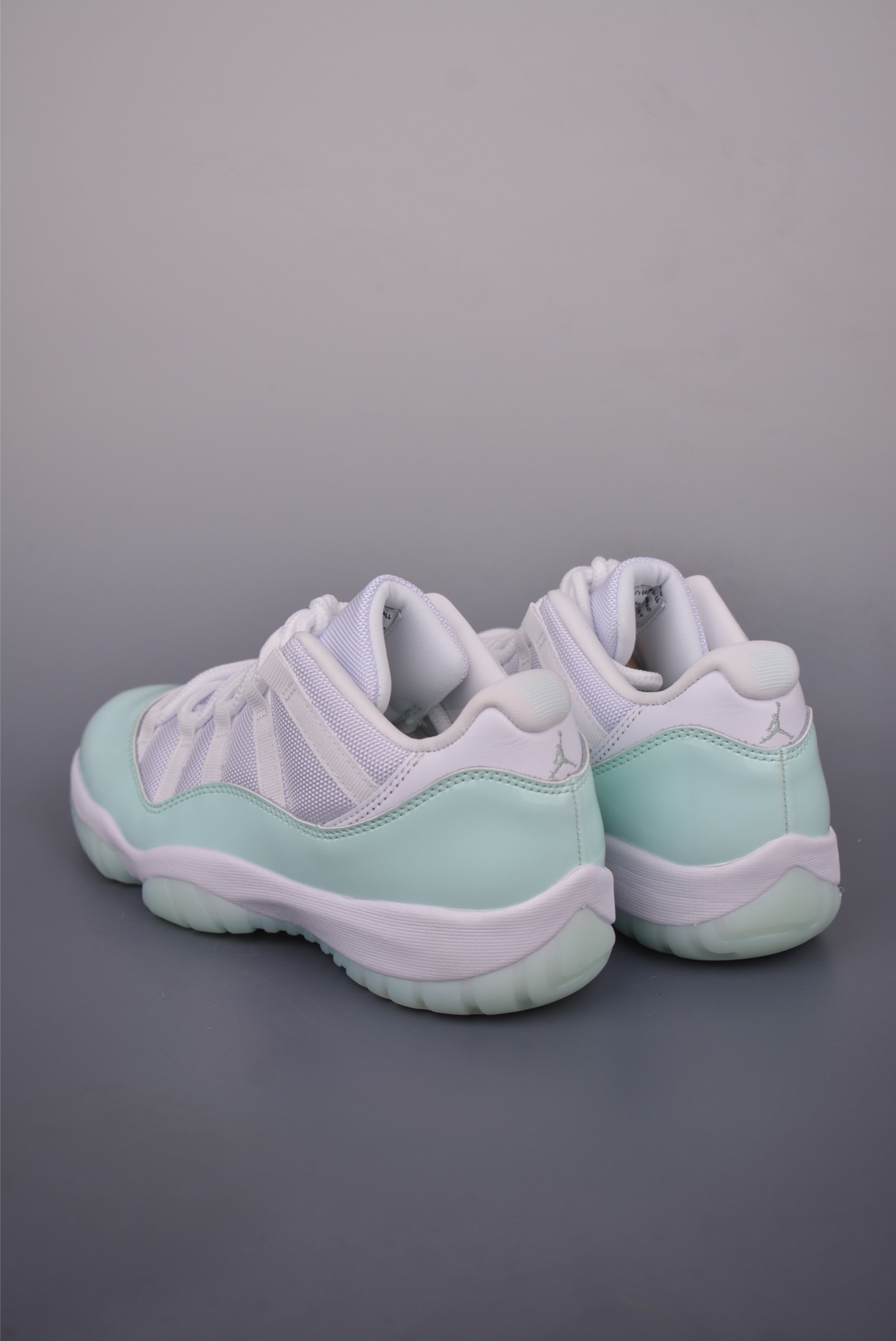 Air Jordan 11 Retro Low 'Igloo' AH7860-103