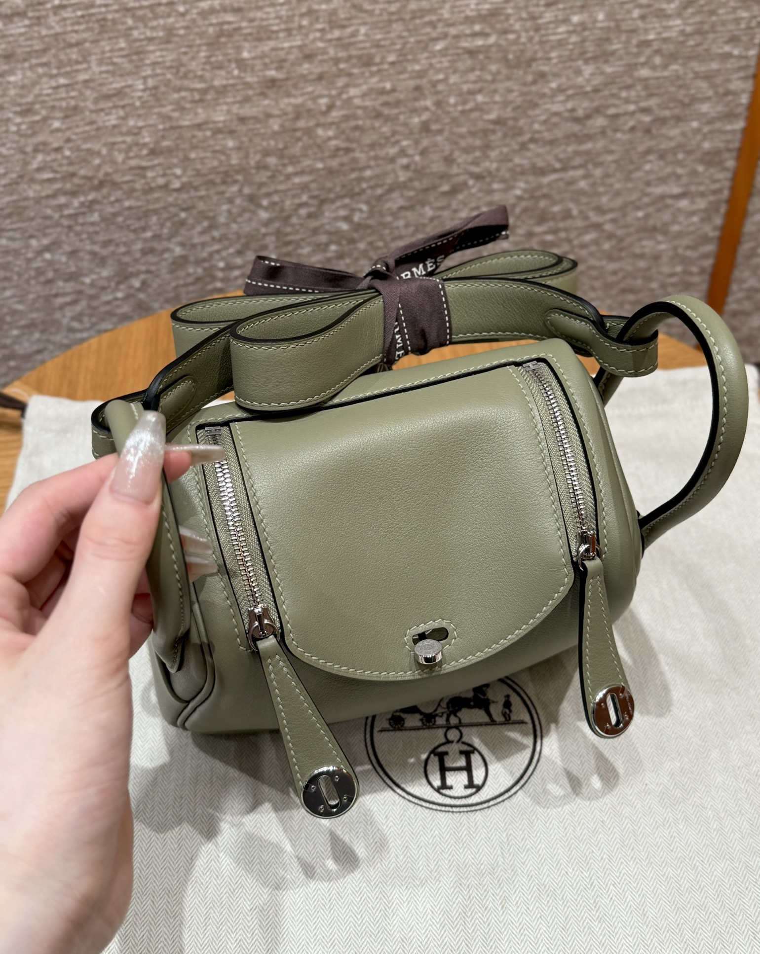 Hermès Lindy Q1Sauge Handbag (Handmade to Order)