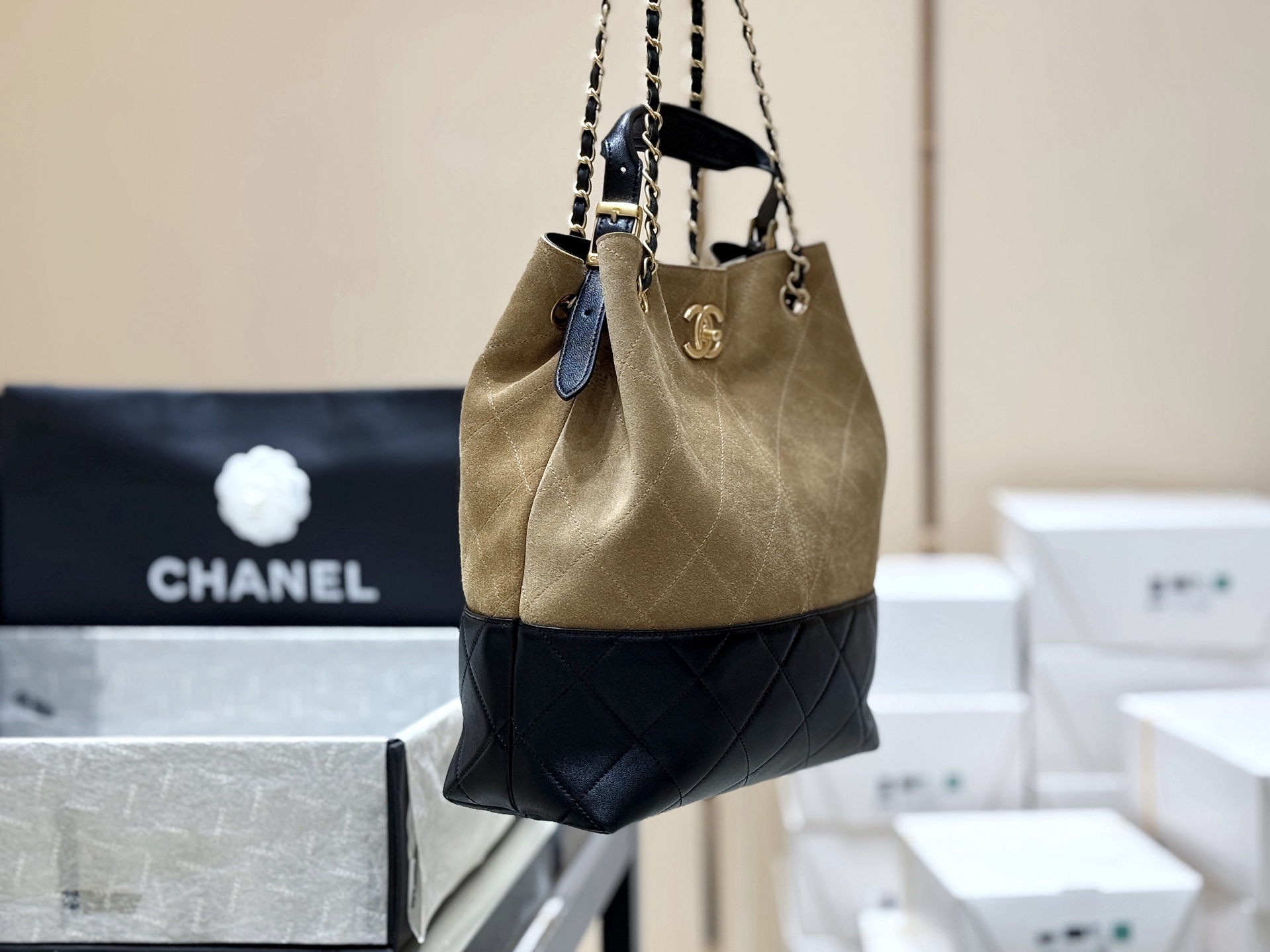 Chanel 25A High-end Handicraft Workshop Suede Colorblock Vertical Hobo AS5636 00158