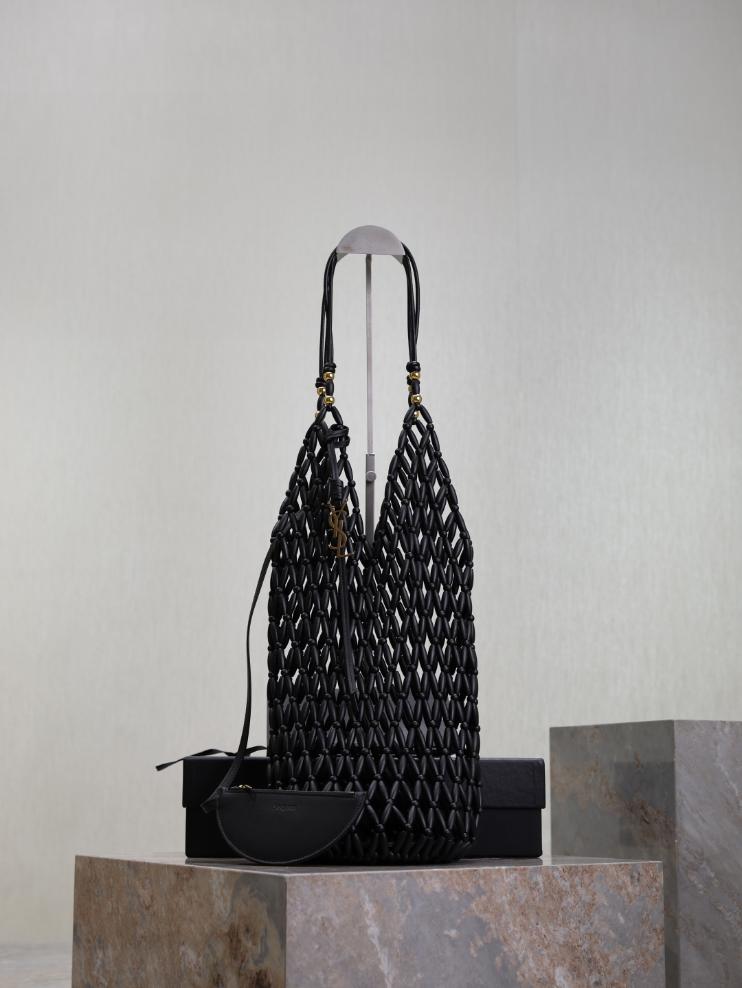 Yves Saint Laurent Bucket Sule bag hand-woven bag 821911