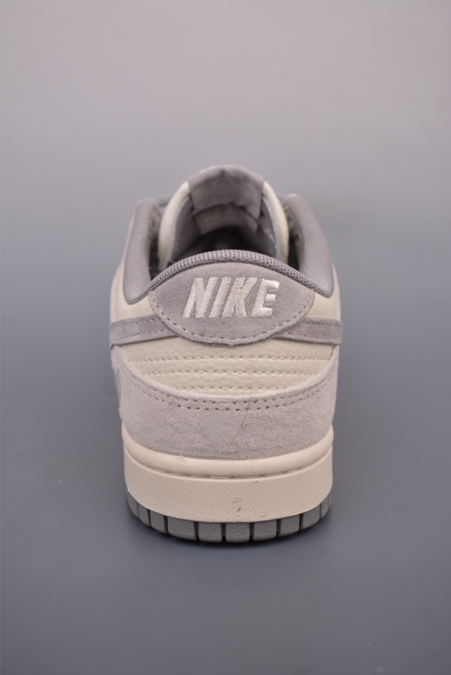 Kaws x Nike SB Dunk Low Retro Off-White Light Grey YX5066-250