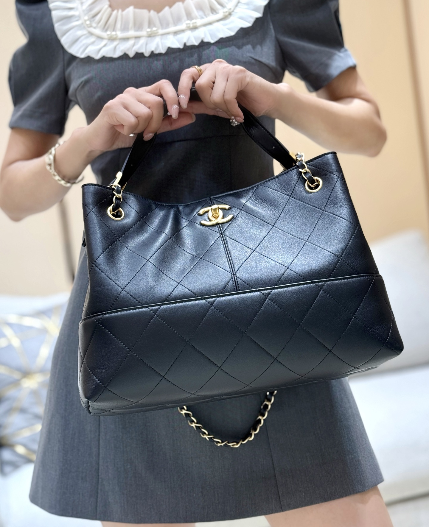 Chanel 25A High-end Handicraft Workshop Suede Colorblock Hobo AS5634 00158
