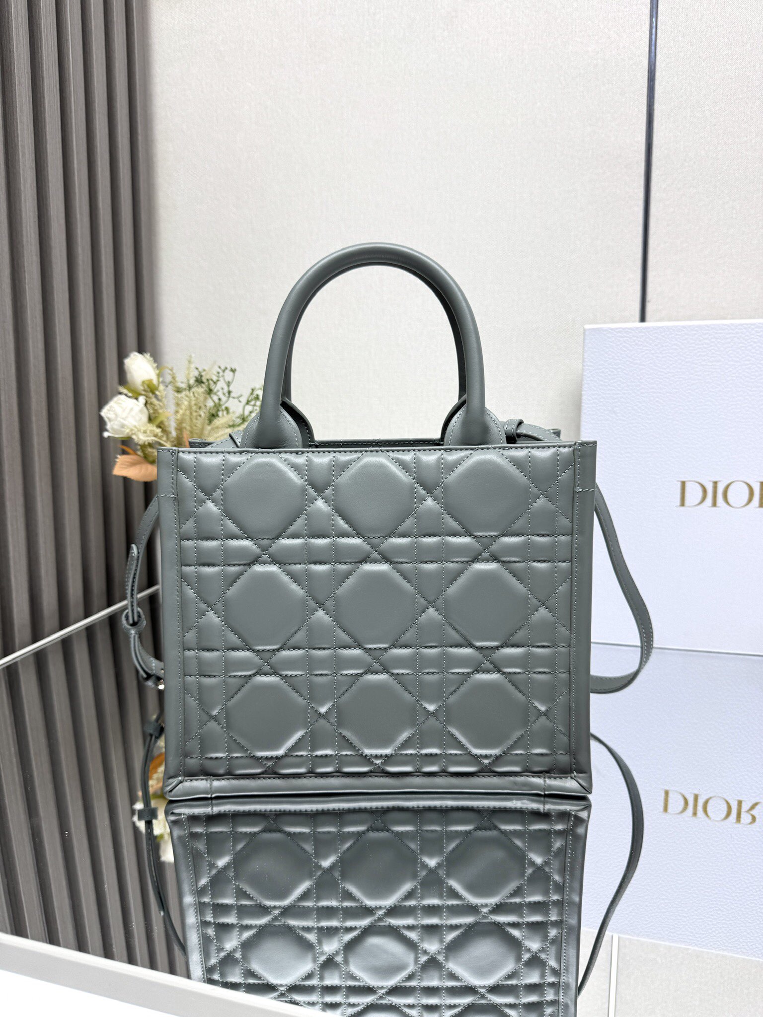 Dior BOOK TOTE handbag M1325