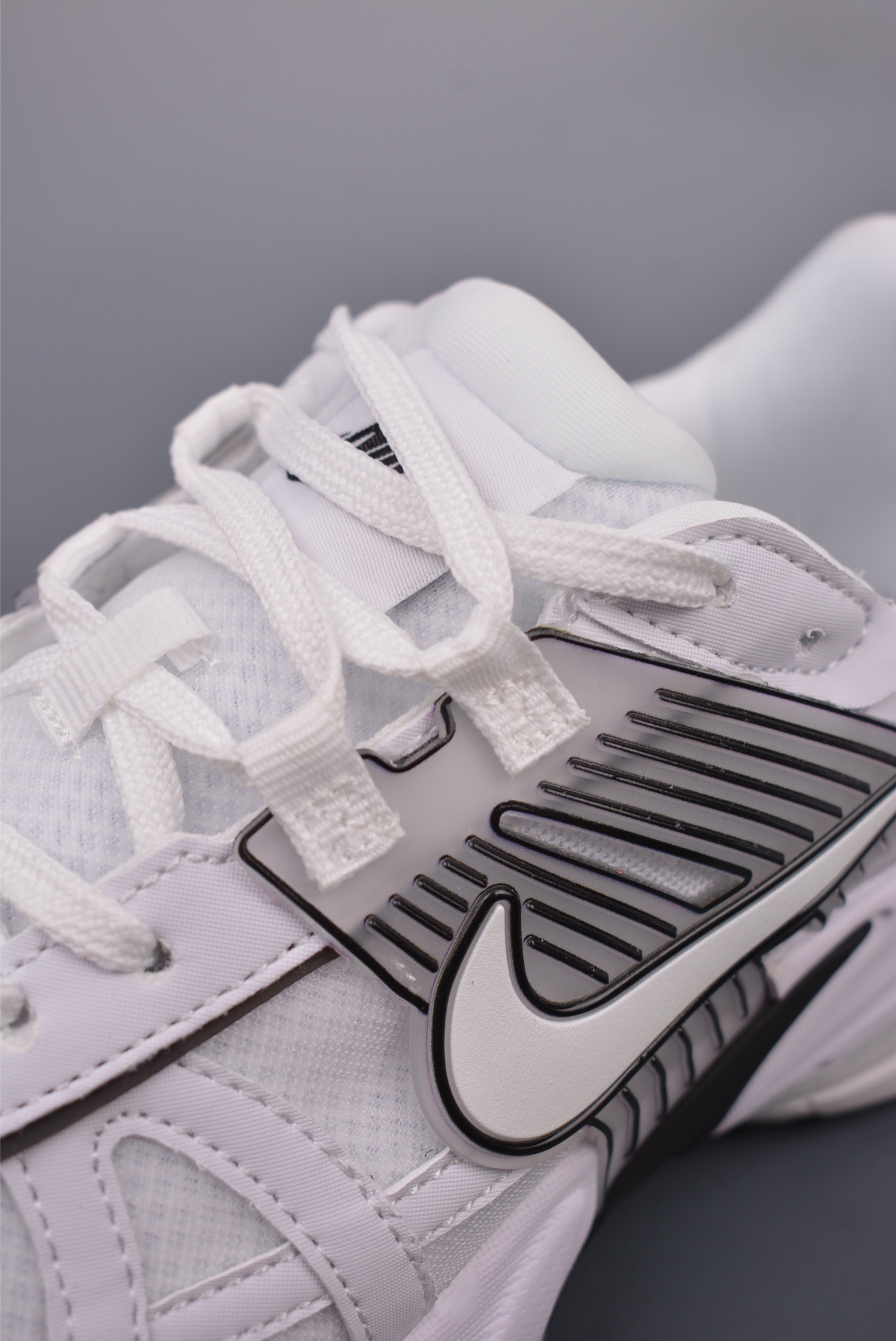 Nike Wmns V2K Runtekk Low running shoes White Striped Zebra HF5342-100