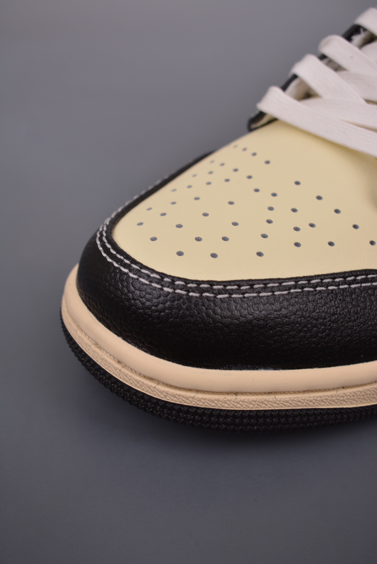 Air Jordan 1 Low SE Coconut Milk Black XZ2828-001